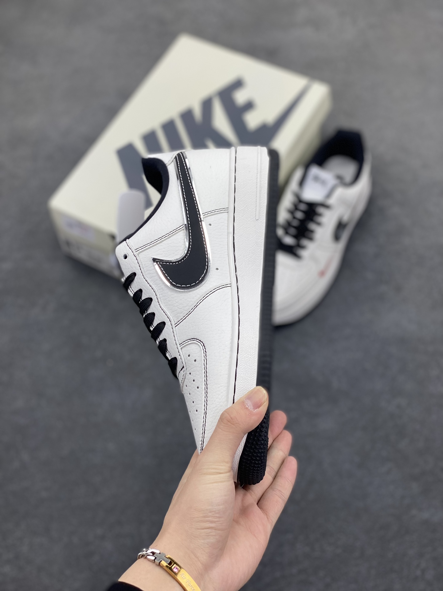 图片[3]-NIke Air Force 1 \’07 Low “斯图西联名”空军一号 低帮 运动鞋 休闲鞋 折边针车 工艺难度大 原楦头原纸板 原装鞋盒 定制五金配件 内置全掌气垫 原厂鞋底 货号：DQ6628-154 尺码：36 36.5 37.5 38 38.5 39 40 40.5 41 42 42.5 43 44 44.5 45-选品中心