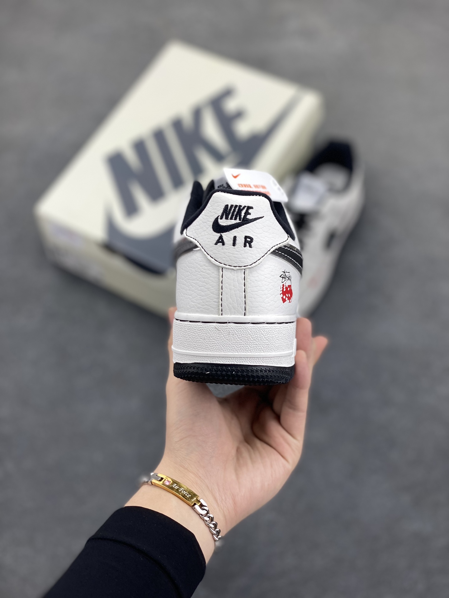 图片[4]-NIke Air Force 1 \’07 Low “斯图西联名”空军一号 低帮 运动鞋 休闲鞋 折边针车 工艺难度大 原楦头原纸板 原装鞋盒 定制五金配件 内置全掌气垫 原厂鞋底 货号：DQ6628-154 尺码：36 36.5 37.5 38 38.5 39 40 40.5 41 42 42.5 43 44 44.5 45-选品中心