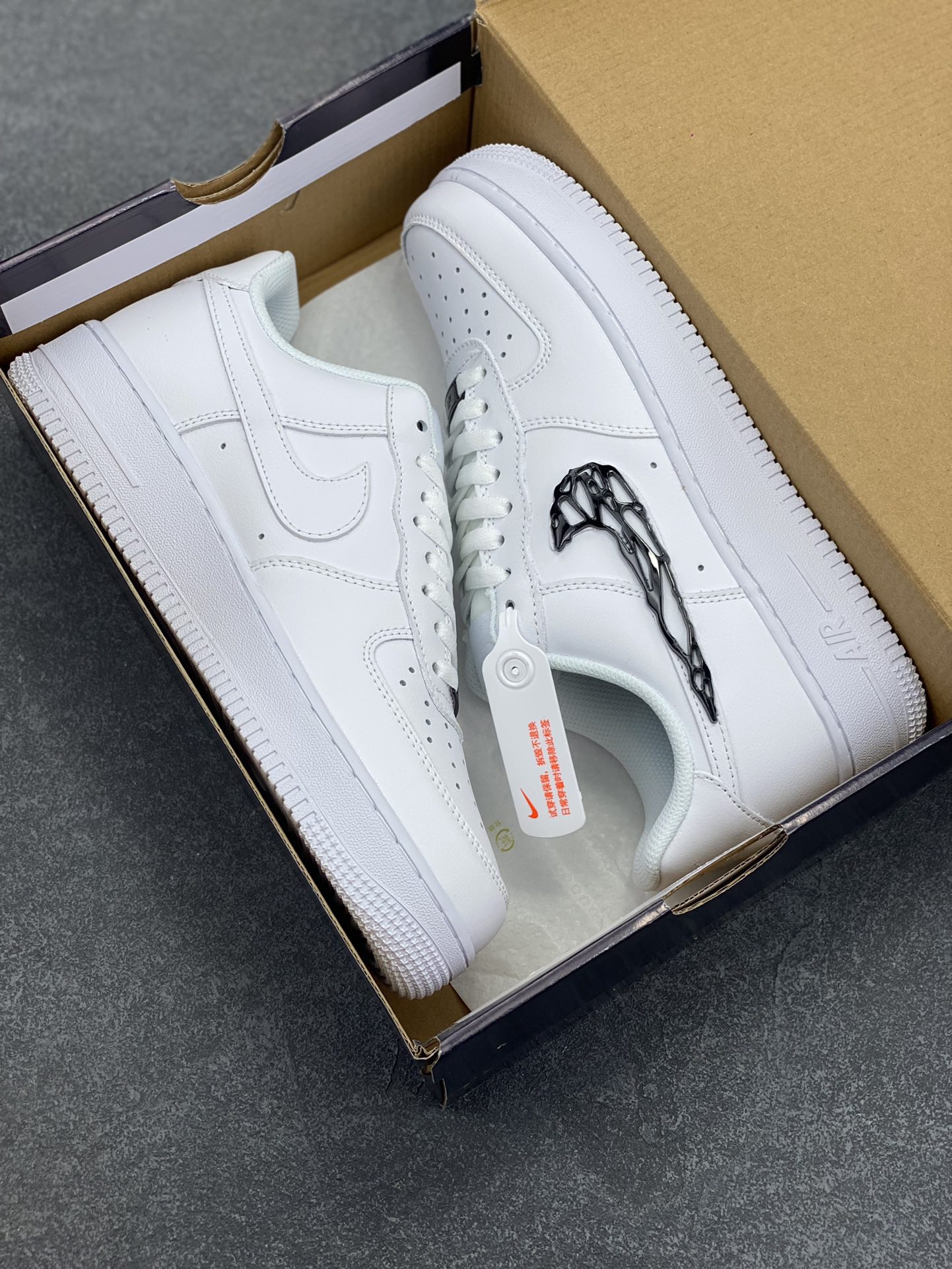 图片[9]-Nike Air Force 1 Low 毒液 空军一号低帮运动休闲板鞋 原楦头原纸板 打造纯正空军版型 专注外贸渠道 全掌内置蜂窝气垫 原盒配件 原厂中底钢印、拉帮完美 货号：IF1686-101 尺码：36 36.5 37.5 38 38.5 39 40 40.5 41 42 42.5 43 44 44.5 45-选品中心