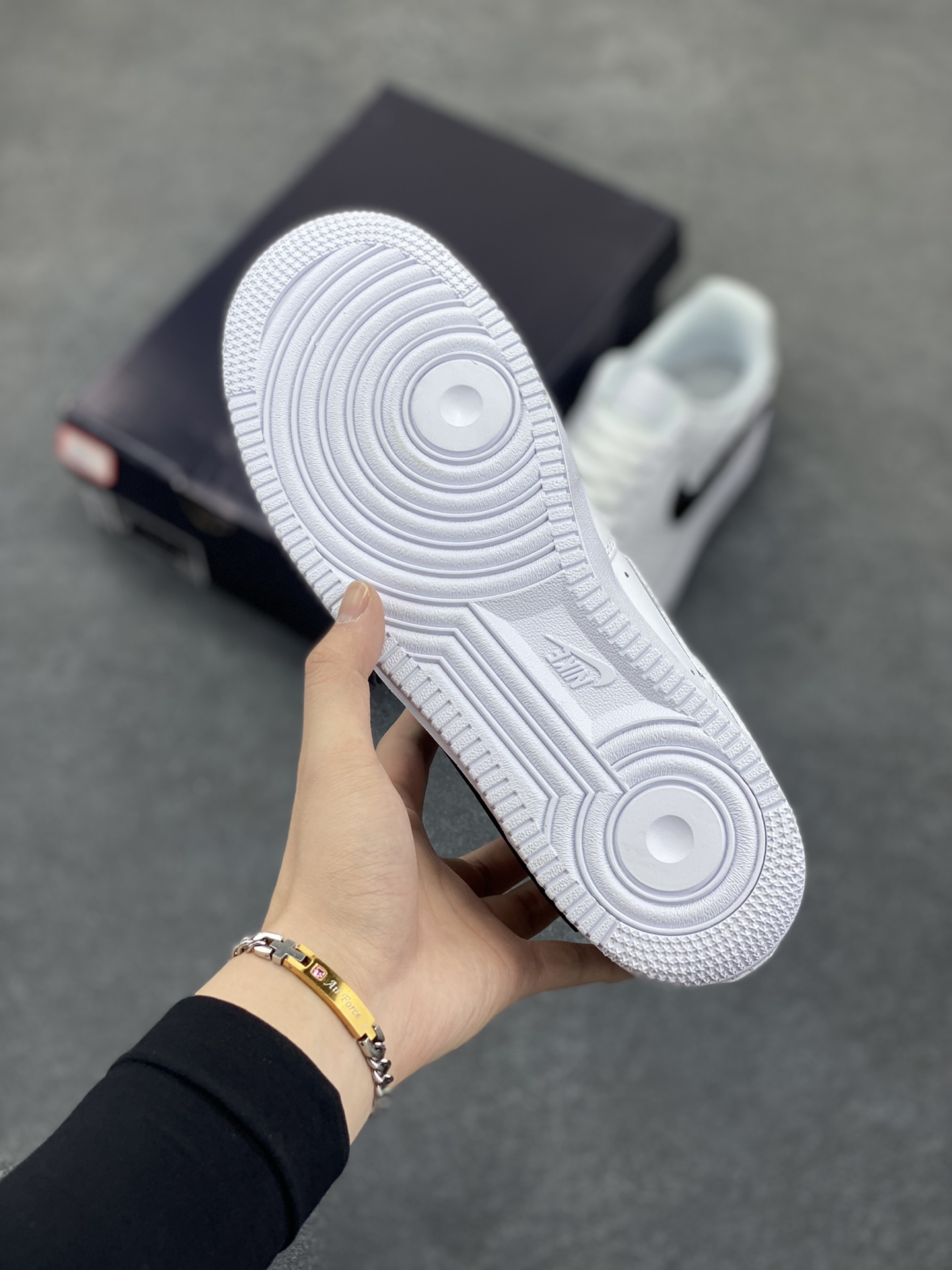 图片[5]-Nike Air Force 1 Low 毒液 空军一号低帮运动休闲板鞋 原楦头原纸板 打造纯正空军版型 专注外贸渠道 全掌内置蜂窝气垫 原盒配件 原厂中底钢印、拉帮完美 货号：IF1686-101 尺码：36 36.5 37.5 38 38.5 39 40 40.5 41 42 42.5 43 44 44.5 45-选品中心