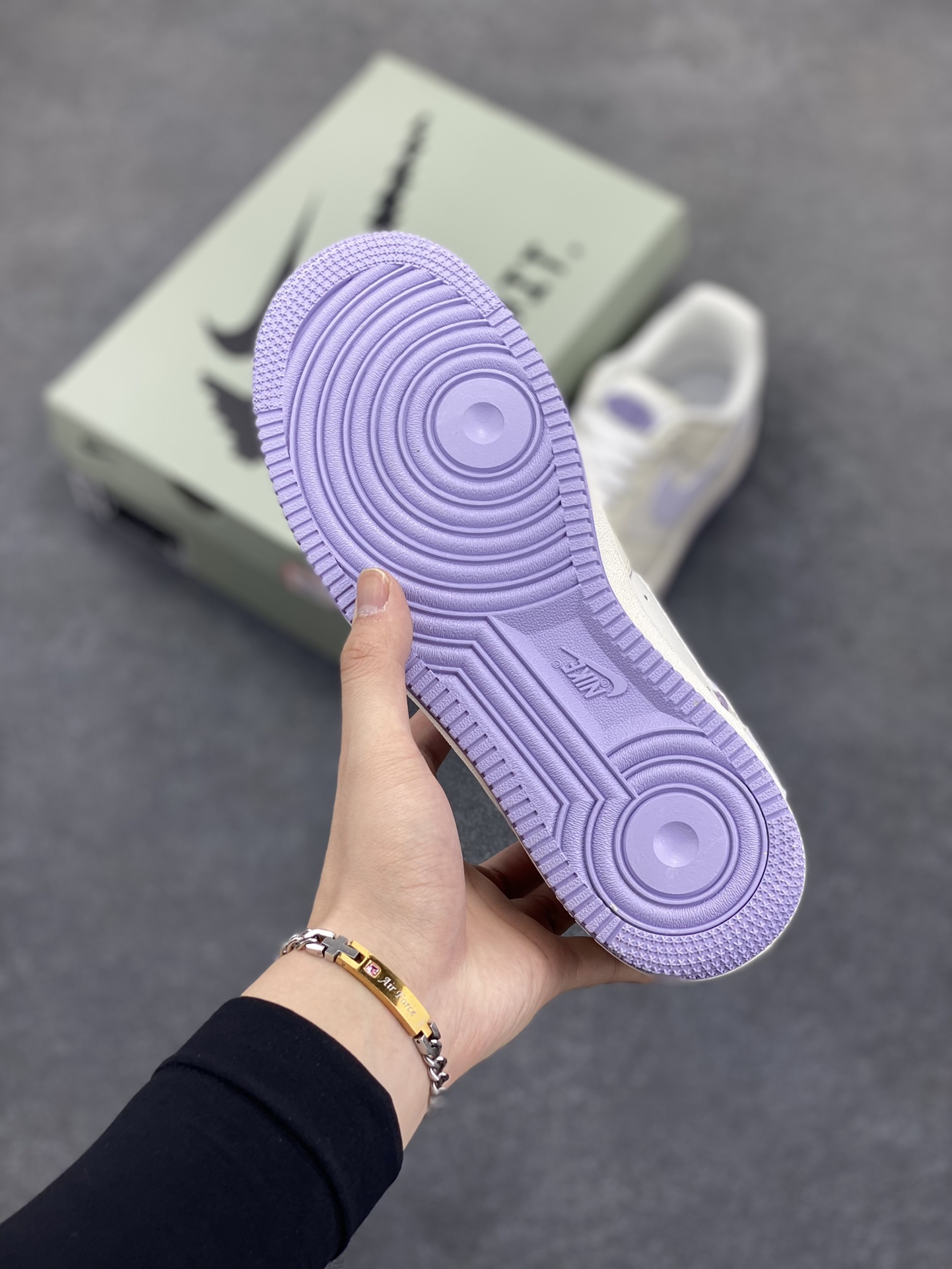 图片[5]-Nike Air Force 1 \’07 Low “Olive green” 小勾空军一号低帮休闲板鞋 “熏草紫” 采用熏草紫Swoosh小标和明线点缀为奶白配色增添点睛细节 鞋底熏草紫底质感十足 辅以 Air 经典缓震科技 支撑你的每个舞步！ 货号：FB1839-312 尺码：36 36.5 37.5 38 38.5 39 40 40.5 41 42 42.5 43 44 44.5 45-选品中心