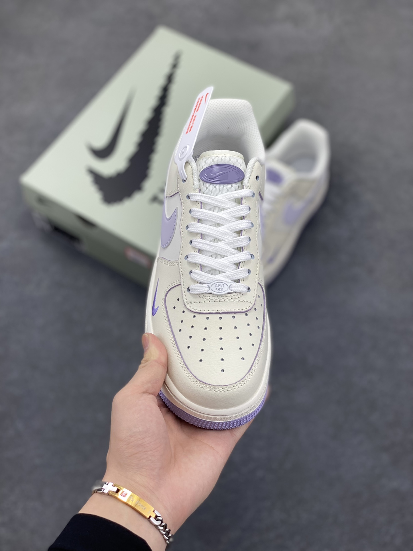 图片[2]-Nike Air Force 1 \’07 Low “Olive green” 小勾空军一号低帮休闲板鞋 “熏草紫” 采用熏草紫Swoosh小标和明线点缀为奶白配色增添点睛细节 鞋底熏草紫底质感十足 辅以 Air 经典缓震科技 支撑你的每个舞步！ 货号：FB1839-312 尺码：36 36.5 37.5 38 38.5 39 40 40.5 41 42 42.5 43 44 44.5 45-选品中心