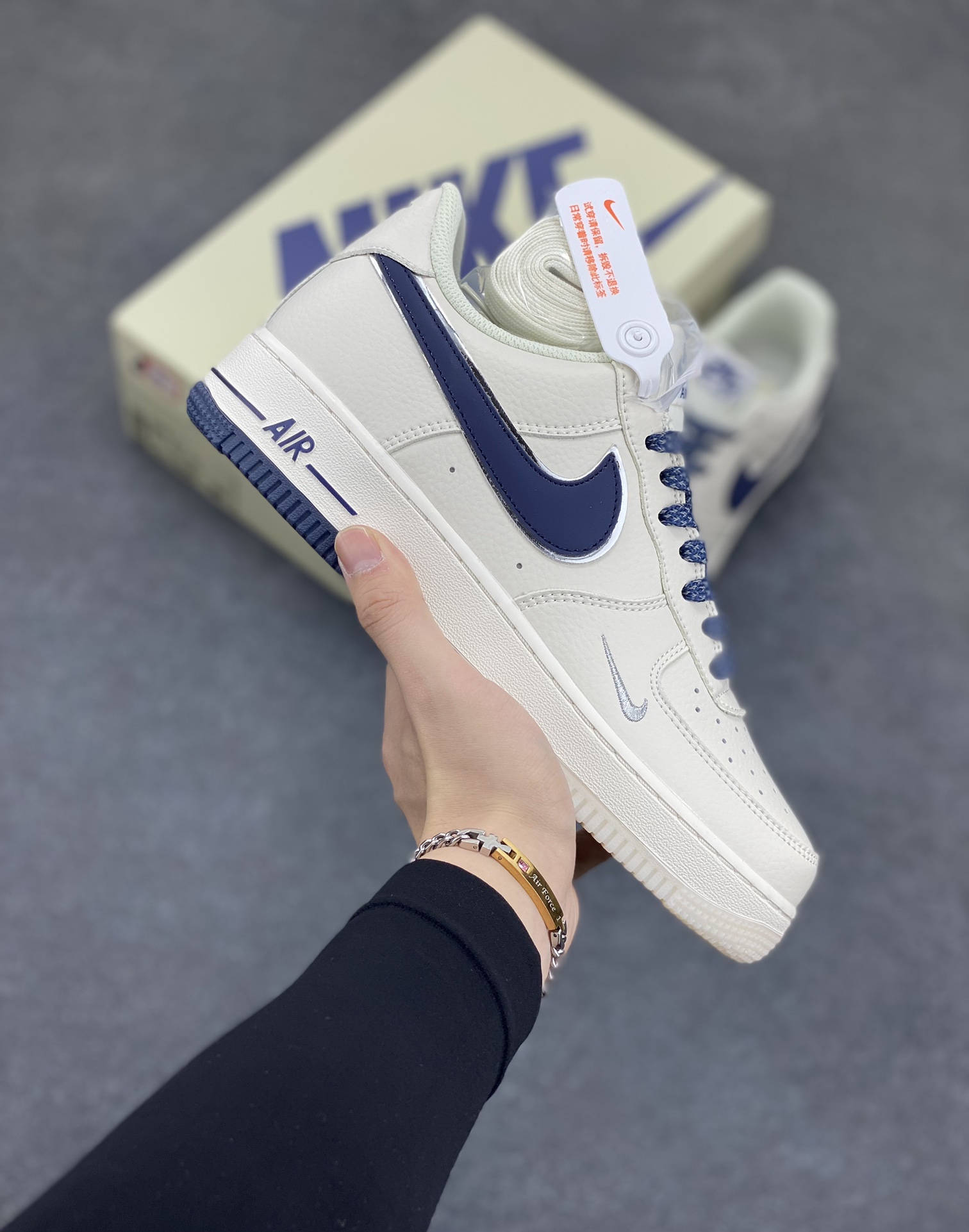 Nike Air Force 1 Low 米深蓝双色底 满天星空军一号低帮休闲板鞋 3M反光 水晶大底 定制鞋盒 原楦头原纸板 纯正空军版型 内置全掌气垫 货号：JJ0253-003 尺码：36 36.5 37.5 38 38.5 39 40 40.5 41 42 42.5 43 44 44.5 45-选品中心