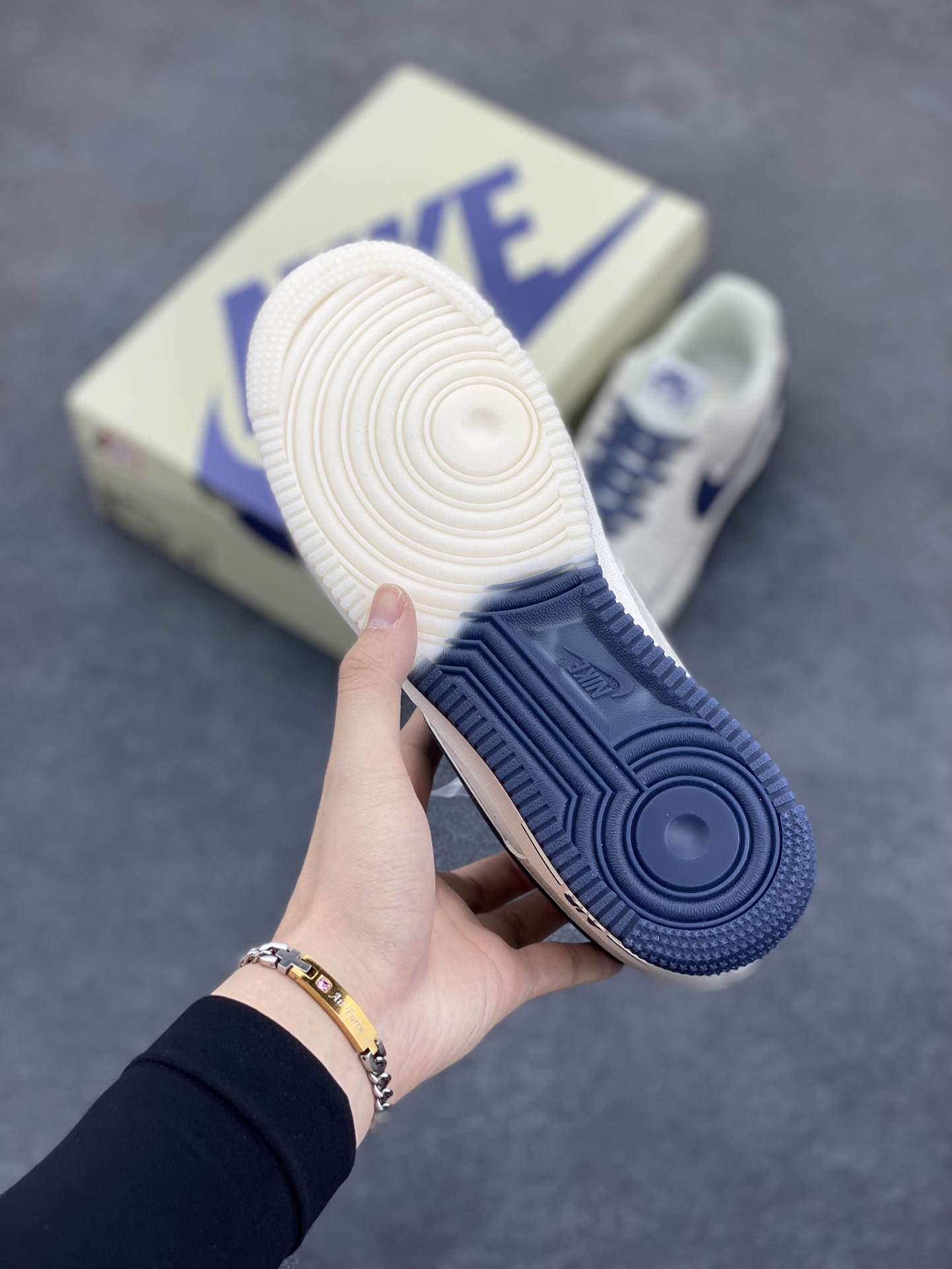 图片[5]-Nike Air Force 1 Low 米深蓝双色底 满天星空军一号低帮休闲板鞋 3M反光 水晶大底 定制鞋盒 原楦头原纸板 纯正空军版型 内置全掌气垫 货号：JJ0253-003 尺码：36 36.5 37.5 38 38.5 39 40 40.5 41 42 42.5 43 44 44.5 45-选品中心