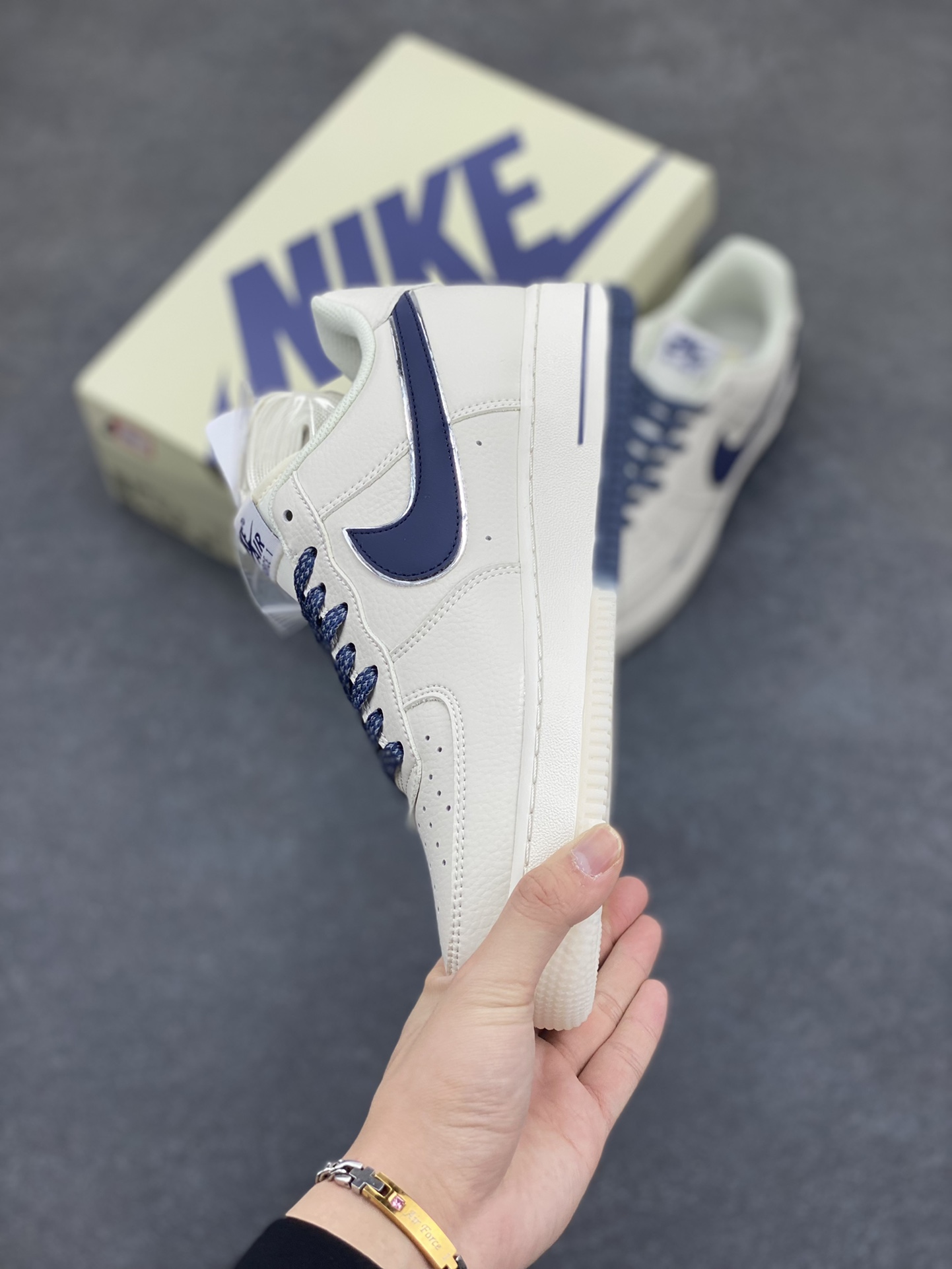 图片[3]-Nike Air Force 1 Low 米深蓝双色底 满天星空军一号低帮休闲板鞋 3M反光 水晶大底 定制鞋盒 原楦头原纸板 纯正空军版型 内置全掌气垫 货号：JJ0253-003 尺码：36 36.5 37.5 38 38.5 39 40 40.5 41 42 42.5 43 44 44.5 45-选品中心