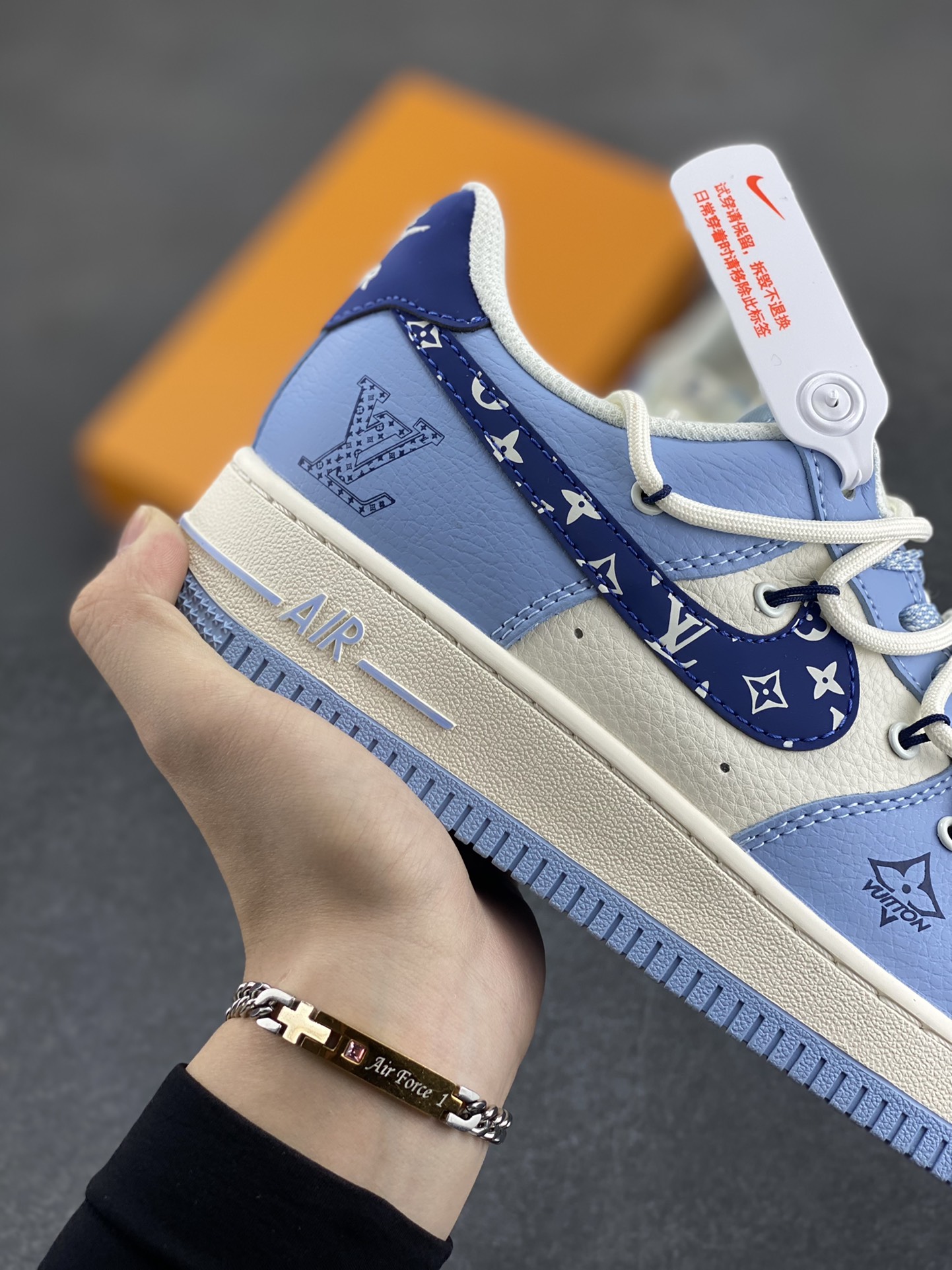 图片[6]-NIke Air Force 1 \’07 Low “LV联名——大学蓝抽绳”空军一号 低帮 运动鞋 休闲鞋 折边针车 工艺难度大 原楦头原纸板 原装鞋盒 定制五金配件 内置全掌气垫 原厂鞋底 货号：DM6868-059 尺码：36 36.5 37.5 38 38.5 39 40 40.5 41 42 42.5 43 44 44.5 45-选品中心