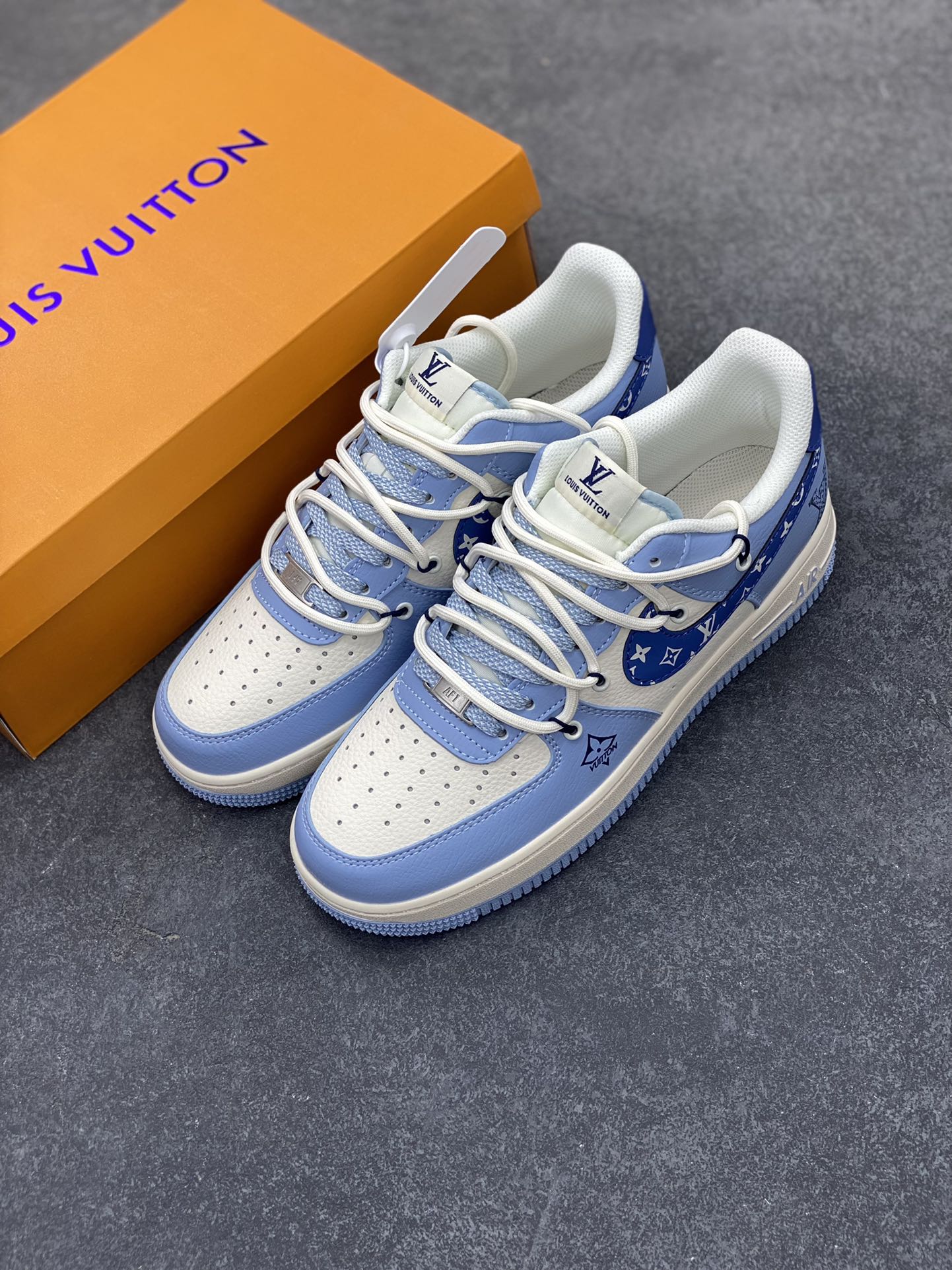图片[8]-NIke Air Force 1 \’07 Low “LV联名——大学蓝抽绳”空军一号 低帮 运动鞋 休闲鞋 折边针车 工艺难度大 原楦头原纸板 原装鞋盒 定制五金配件 内置全掌气垫 原厂鞋底 货号：DM6868-059 尺码：36 36.5 37.5 38 38.5 39 40 40.5 41 42 42.5 43 44 44.5 45-选品中心