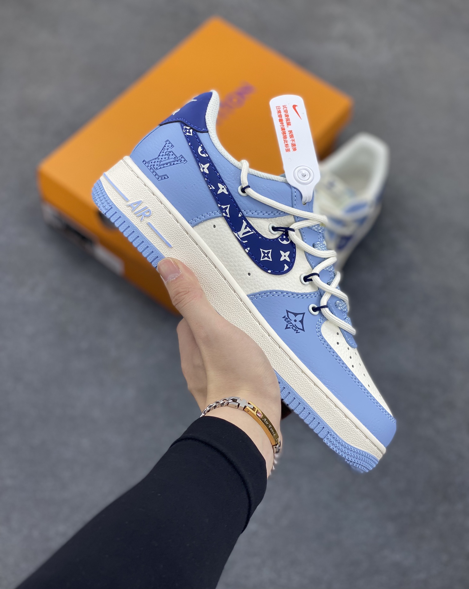 NIke Air Force 1 \'07 Low “LV联名——大学蓝抽绳”空军一号 低帮 运动鞋 休闲鞋 折边针车 工艺难度大 原楦头原纸板 原装鞋盒 定制五金配件 内置全掌气垫 原厂鞋底 货号：DM6868-059 尺码：36 36.5 37.5 38 38.5 39 40 40.5 41 42 42.5 43 44 44.5 45-选品中心