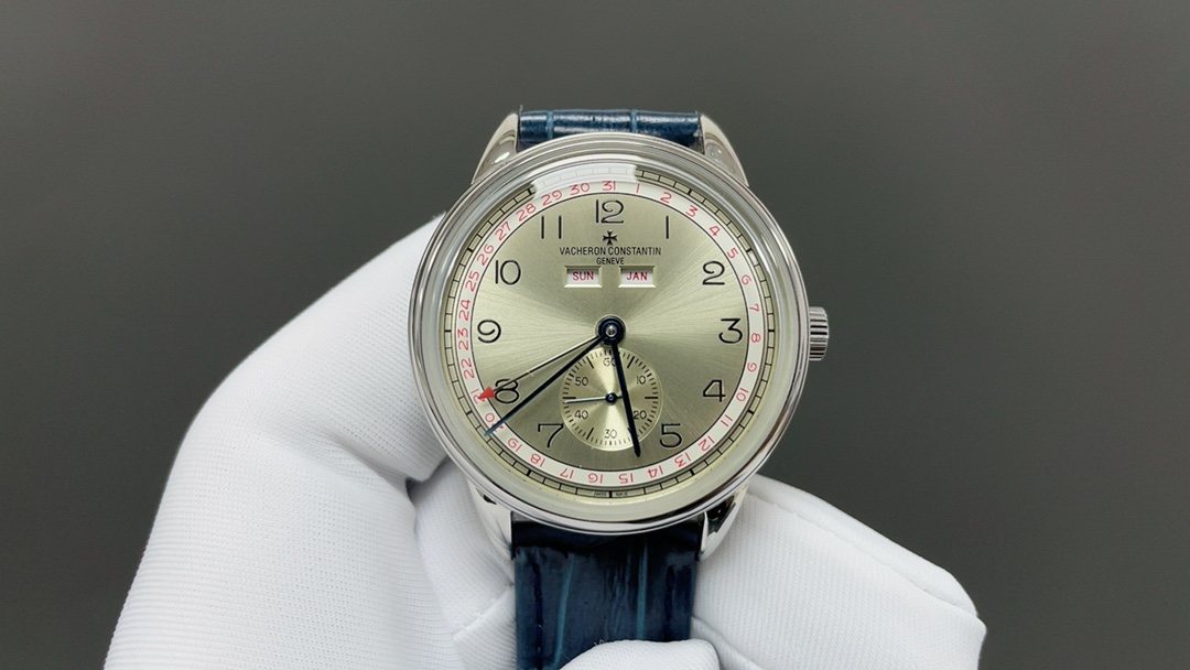 NO:392906,VC launches Vacheron Constantin's historical masterpiece series 3100V/00R triple calendar watch!  All-real function!  The highest version in the market!  [Case] ​​Watch special!  The size is 40MM and is decorated with a three-fold concave and concave engraving pattern to highlight the retro style. It is paired with a beautifully curved pot cover glass to make the overall literal texture better!  【Movement】The automatic mechanical custom movement with a 4400QCL copy!  Stable operation!  All-real function!  The transparent case back cover allows you to appreciate the excellent movement polishing process. [Dial] strives for perfection, the 11-year-old retro dial has four major functions: month, week, calendar, real sunlight, and real gold-plated sunlight dial, which is more close to the counter as a whole!  [Watch Buckling] The watch is paired with Italian cowhide to make the wrist fit and comfortable!  The classic logo of 'Jiang Shi. Danton' is printed on the back of the buckle, showing the luxurious temperament of the watch!  Suitable for all kinds of business occasions, simple, refined and elegant, vacheron, cowhide19860909VC 重磅推出江诗丹顿历史名作系列3100V/00R三重日历腕表！全真功能！市场最高版本！【表壳】腕表特别！尺寸为40MM,采用三重凹凸刻纹装饰的壳身,彰显复古风格,搭配优美弧度的锅盖玻璃,使其整体的字面质感更佳！【机芯】款式采用4400QCL副本的自动机械订制机芯！运转稳定！全真功能！通过透明的表底盖可以欣赏卓越的机芯打磨工艺.【表盘】力求完美,11的还原复古的面盘,拥有月份,星期,日历,真日相4大功能,真烫金的日相盘,其整体更贴近专柜！【表带扣】腕表搭配意大利牛皮让手腕更贴合舒适！表扣后方印“江诗.丹顿”经典LOGO,显示出腕表的华贵气质！适合各种商务场合,简敛精致不失优雅,,vacheron,cowhide,Watch