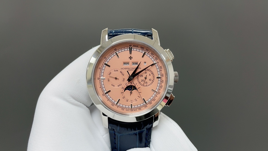 NO:392911,TWFactory Taiwan factory masterpiece, new V2 upgraded version!  The highest version of the market, Jiangshi Chuanxi series 5000T/000P_B Perpetual Calendar multi-function watch, 1 is equipped with a movement consistent with the authentic one, the balance wheel is completely consistent with the authentic one, and all functions can be used normally. 2 Improve the four angle curves of the case, the color curves of the dial are more in line with each other, and the 12 scales are polished more delicately, and the overall closer to the counter!  3 Paired with Italian cowhide to make your wrist fit more comfortable!  The Vacheron Constantin series produced by TW factory integrates the most unique DNA of Vacheron Constantin and is a symbol of Vacheron Constantin's ultimate elegance, fully reflecting the purest tradition of the high-end watchmaking industry!  Suitable for all kinds of business occasions, simple, refined and elegant!  TW fine reproduction, please enjoy, vacheron, cowhide19860909TWFactory台湾厂力作,全新V2升级版！市场最高版本江诗传袭系列5000T/000P_B万年历多功能腕表,1搭载与正品一致机芯,摆轮与正品完全一致,所有功能均可正常使用.2对表壳的四个角弧度进行改善,表盘颜色弧度更契合,12个刻度打磨更细腻,整体更贴近专柜！3搭配意大利牛皮让手腕更贴合舒适！TW工厂出品的江诗.丹顿传袭系列融汇了江诗.丹顿最独特的DNA,是江诗丹顿极致优雅的象征,充分体现了高级制表业最纯粹的传统！适合各种商务场合,简敛精致不失优雅！TW精品复刻,敬请品鉴,,vacheron,cowhide,Watch