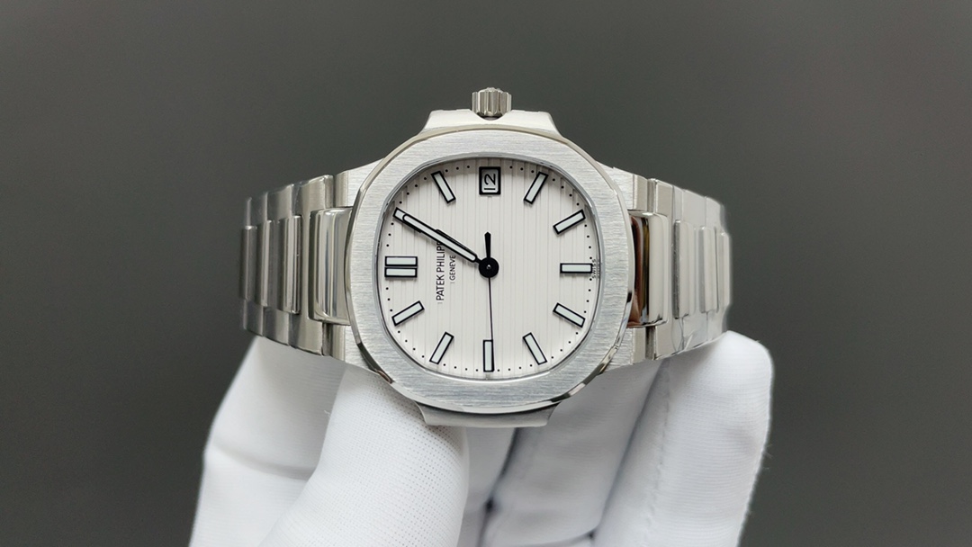 Patek Philippe “没人能拥有百达.翡丽，只不过为下一代保管而已。”