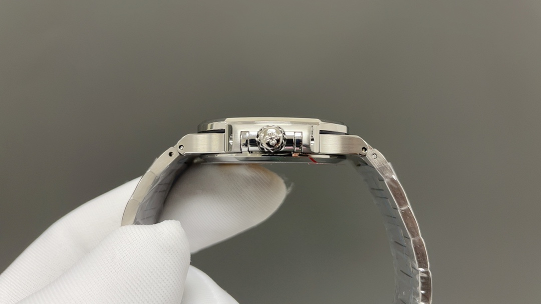Patek Philippe “没人能拥有百达.翡丽，只不过为下一代保管而已。”