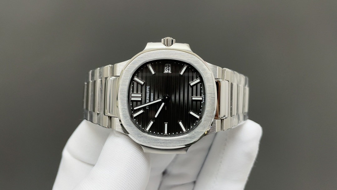 Patek Philippe “没人能拥有百达.翡丽，只不过为下一代保管而已。”