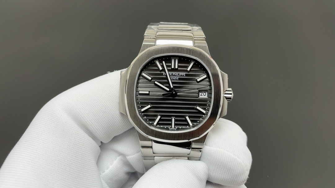 Patek Philippe “没人能拥有百达.翡丽，只不过为下一代保管而已。”