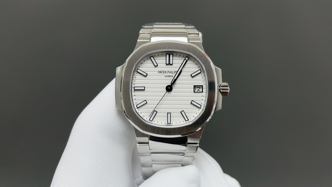 Patek Philippe “没人能拥有百达.翡丽，只不过为下一代保管而已。”