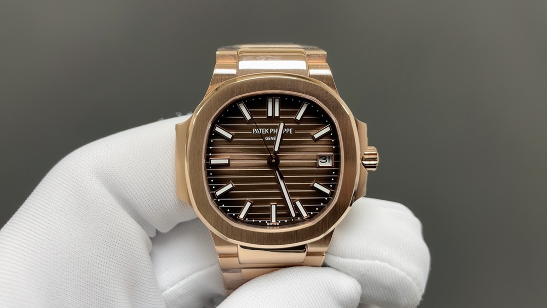 Patek Philippe “没人能拥有百达.翡丽，只不过为下一代保管而已。”