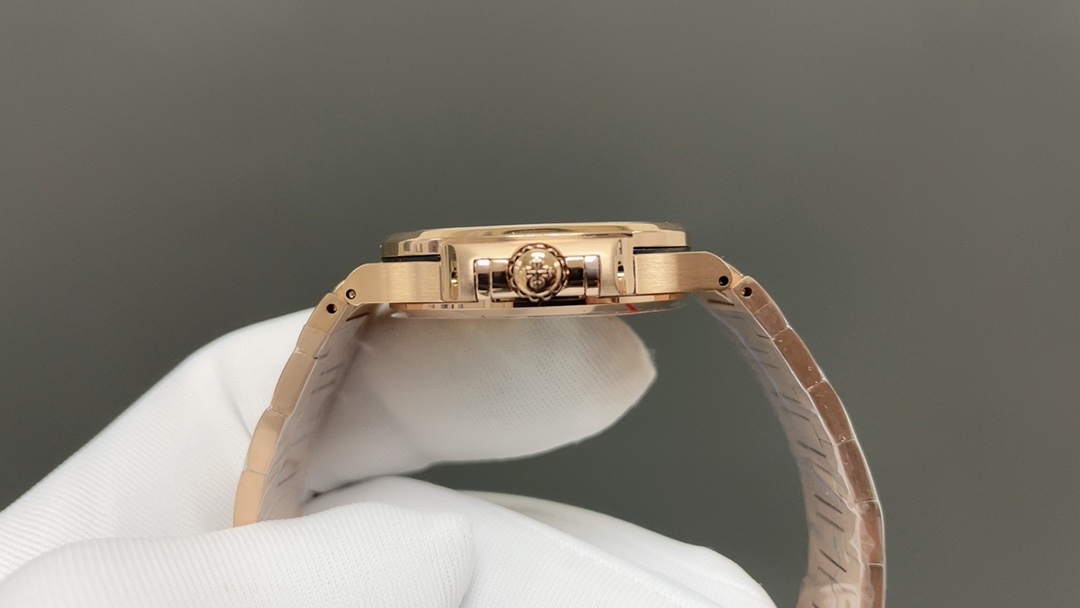 Patek Philippe “没人能拥有百达.翡丽，只不过为下一代保管而已。”