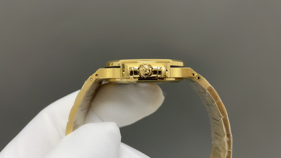 Patek Philippe “没人能拥有百达.翡丽，只不过为下一代保管而已。”