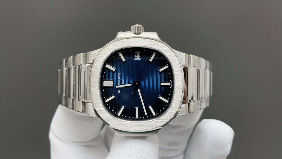 Patek Philippe “没人能拥有百达.翡丽，只不过为下一代保管而已。”