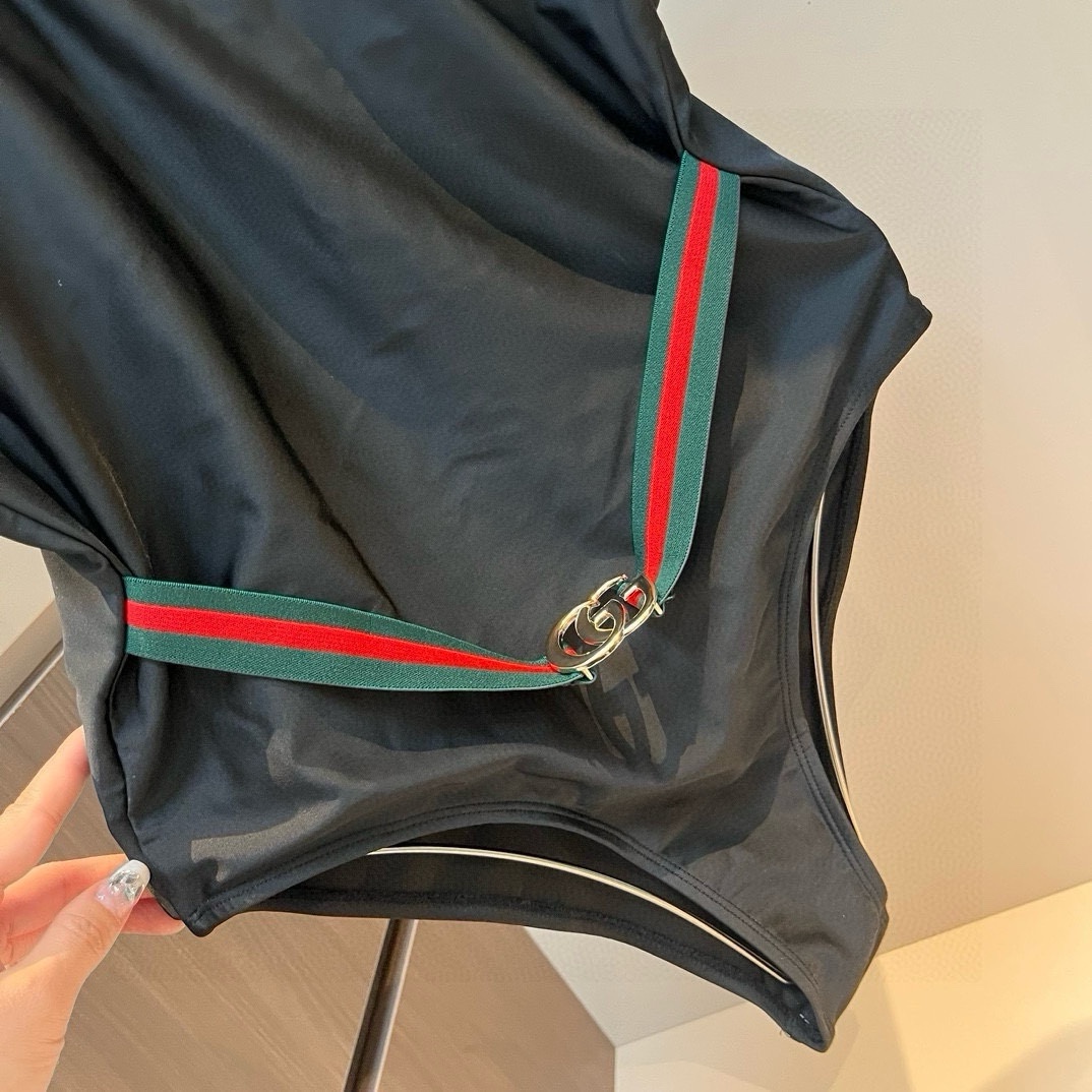¥

Gucci古奇新款连体泳衣，比基尼，S M L XL