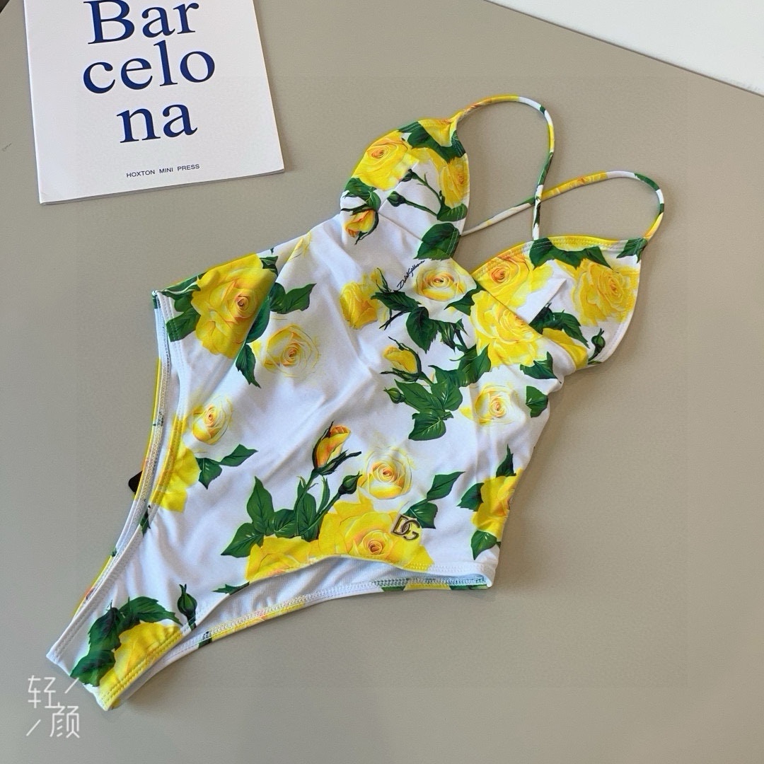 NO:304650,DG's new high-elastic fitness yoga suit sports suit~Shape waist vest (with chest pad)   slim buttock lifting to make it look slim and leggings. Size SM L X L swimsuits, swimsuits, bikinis19860909DG新款高弹力健身瑜伽服运动套装~塑腰小背心（带胸垫） 修身提臀显瘦打底裤脚 码数SM L X L泳衣泳裤比基尼,泳衣，泳裤，比基尼,swimsuits,bikinis,accessory