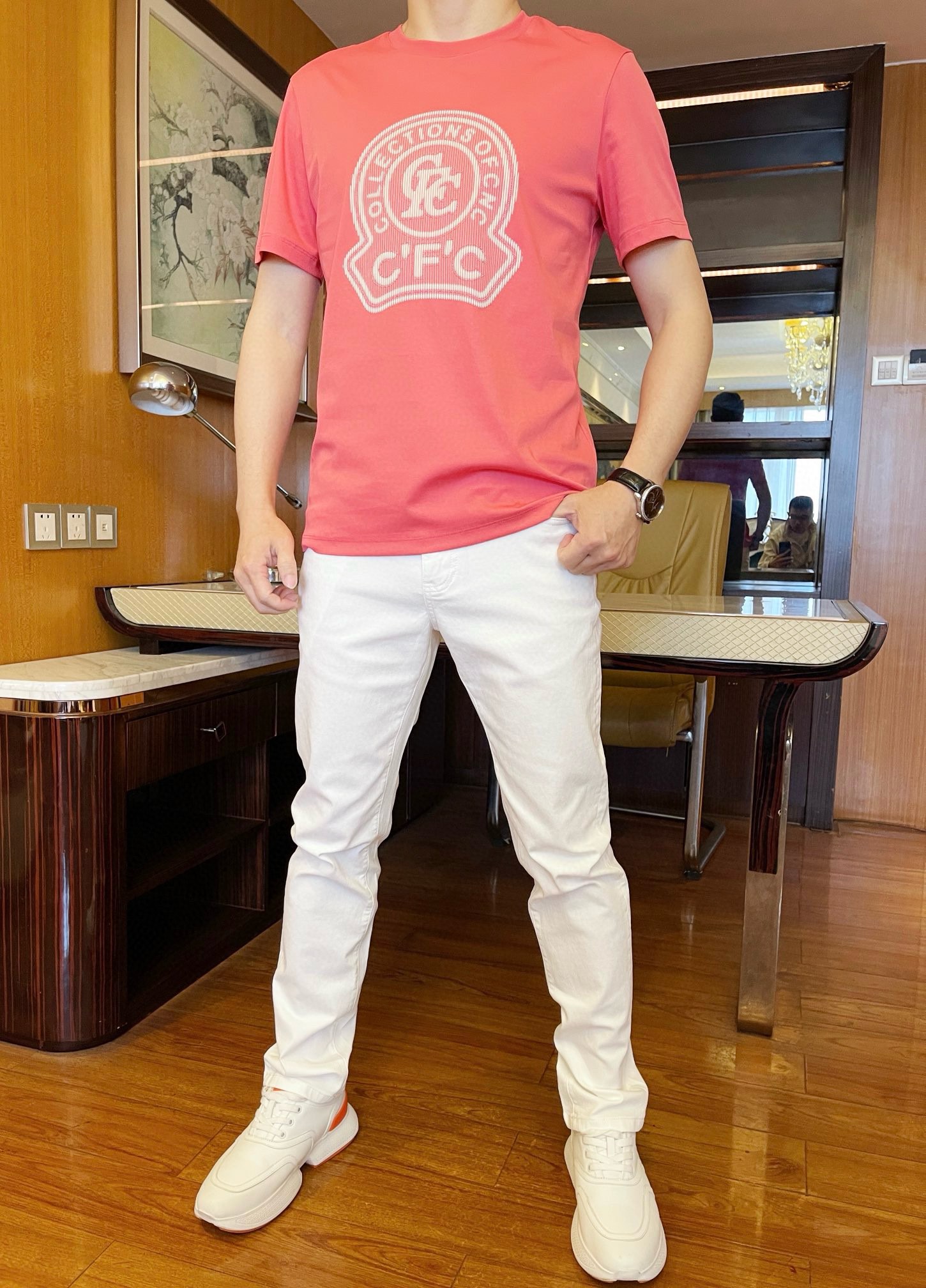 NO:137860,The latest jeans in the 2025 counter are shipped, and European and American counters are released simultaneously. Selected custom tannins imported from Italy and matched with the latest straight slim design. The rear pocket brand logo and the latest leather logo show the charm. You are definitely worthy of it. The number of codes is 29-38 (model 173/130 wears 31, with Hong Kong Lane Crawford gift box packaging), Moncler, jeans, alexander wang19860909蒙口-2025专柜最新款牛仔裤出货 欧美专柜同步发售.精选意大利进口定制丹宁面料搭配最新的直筒修身设计,后口袋品牌标志和最新皮标相当彰显韵味 您绝对值得拥有.码数29-38（模特173/130穿31,配香港连卡佛礼盒包装）,,Moncler,jeans,alexander wang,Men's clothing