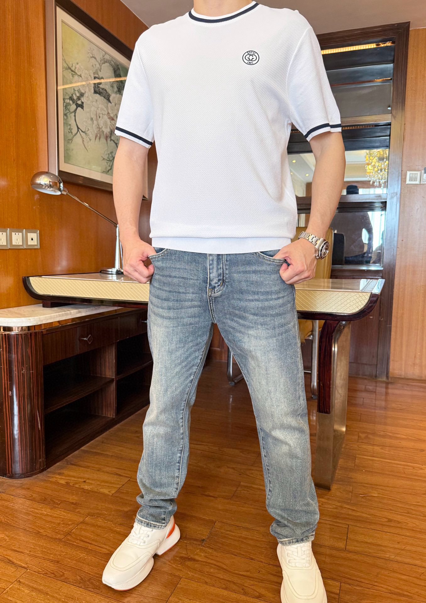 NO:137857,Gucci - The latest jeans for 2025 counters are shipped, and European and American counters are popular. Selected custom tannins imported from Italy and matched with the latest straight slim design. The back pocket brand embroidery and the latest leather custom hardware show the charm. You are definitely worthy of it. The number of codes is 29-38 (model 173/130 wears 31, with Hong Kong Lane Crawford gift box packaging), jeans, alexander wang19860909古琦-2025专柜最新款牛仔裤出货 欧美专柜热销单品.精选意大利进口定制丹宁面料搭配最新的直筒修身设计,后口袋品牌刺绣和最新皮标定制五金相当彰显韵味 您绝对值得拥有.码数29-38（模特173/130穿31,配香港连卡佛礼盒包装）,,jeans,alexander wang,Men's clothing