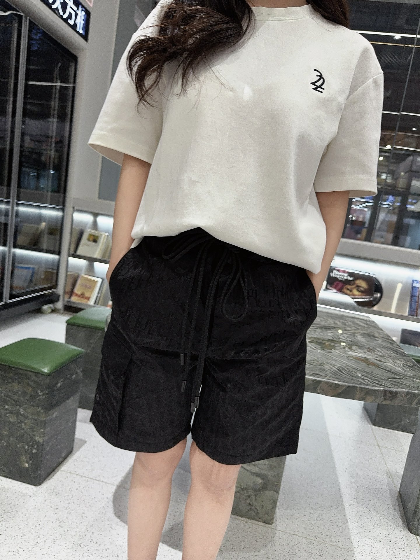DIOR/迪奥 老花满印梭织短裤 上身效果#