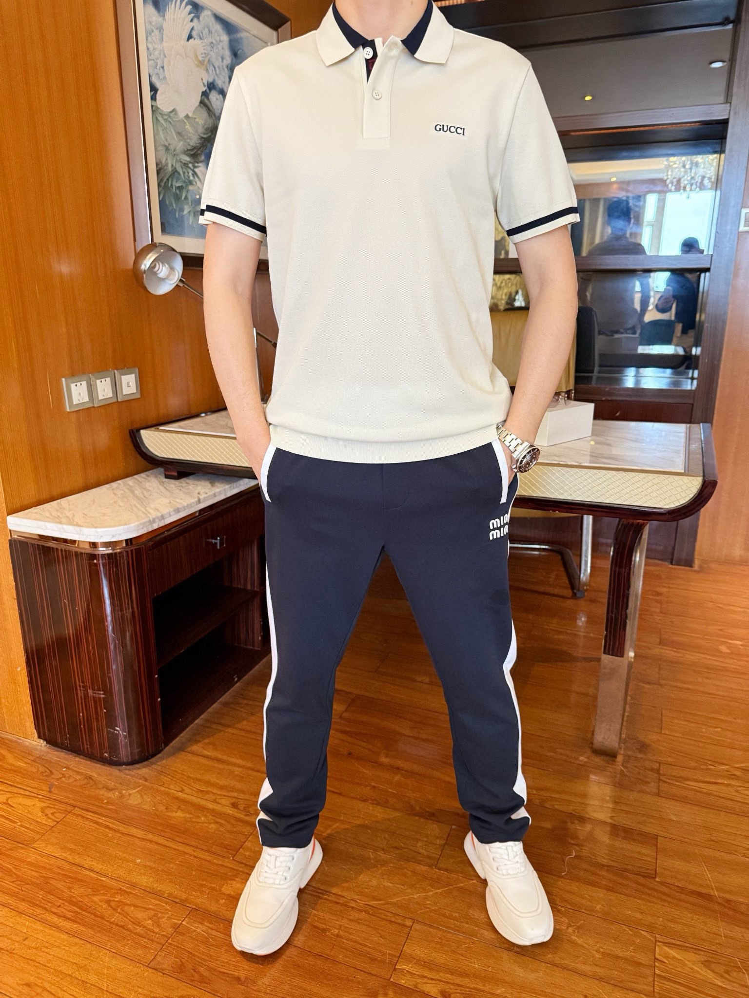 NO:137863,Miumiu-2025 counter latest hot casual pants shipped, hot-selling items in European and American counters!  Selected imported Italian fine cotton fabrics with straight slim fit design, customized hardware and the brand logo at the pockets to show your taste. You are definitely worthy of having it. Number 29-38 (model 173/130 wears 31, with Hong Kong Lane Crawford gift box packaging), miumiu, alexander wang19860909Miumiu-2025专柜最新爆款休闲裤出货 欧美专柜热销单品！精选意大利进口精棉面料搭配直筒修身设计,定制五金和口袋处的品牌标志彰显品味 您绝对值得拥有.码数29-38（模特173/130穿31,配香港连卡佛礼盒包装）,,miumiu,alexander wang,Men's clothing