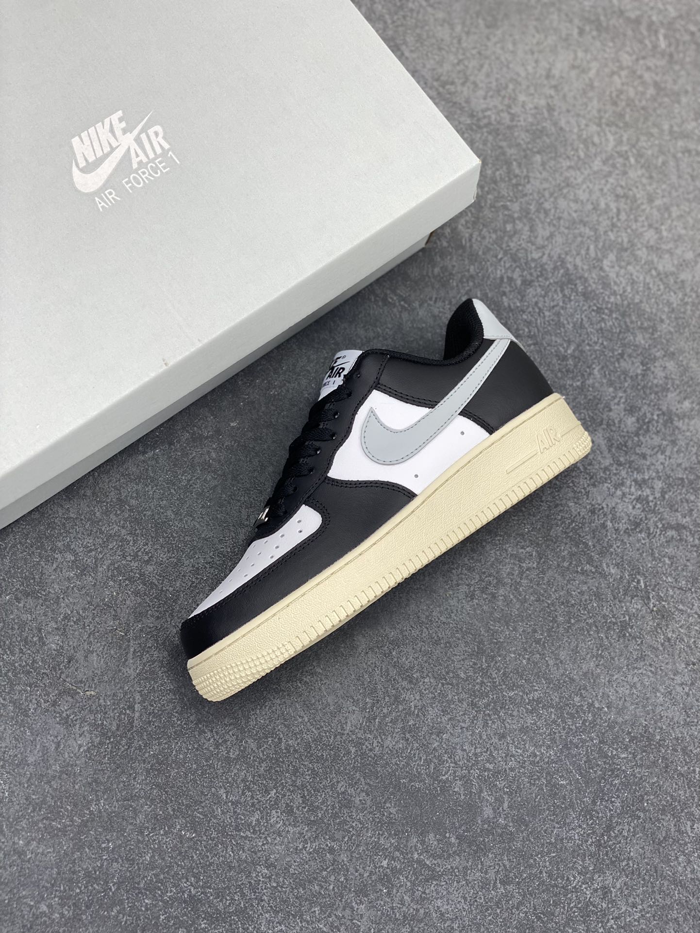 图片[7]-福利特价 Nike Air Force 1 Low 白黑灰 空军一号低帮运动休闲板鞋 原楦头原纸板 打造纯正空军版型#专注外贸渠道 全掌内置蜂窝气垫 #原盒配件 原厂中底钢印、拉帮完美 货号：FQ6848-101 尺码：36 36.5 37.5 38 38.5 39 40 40.5 41 42 42.5 43 44 44.5 45-选品中心
