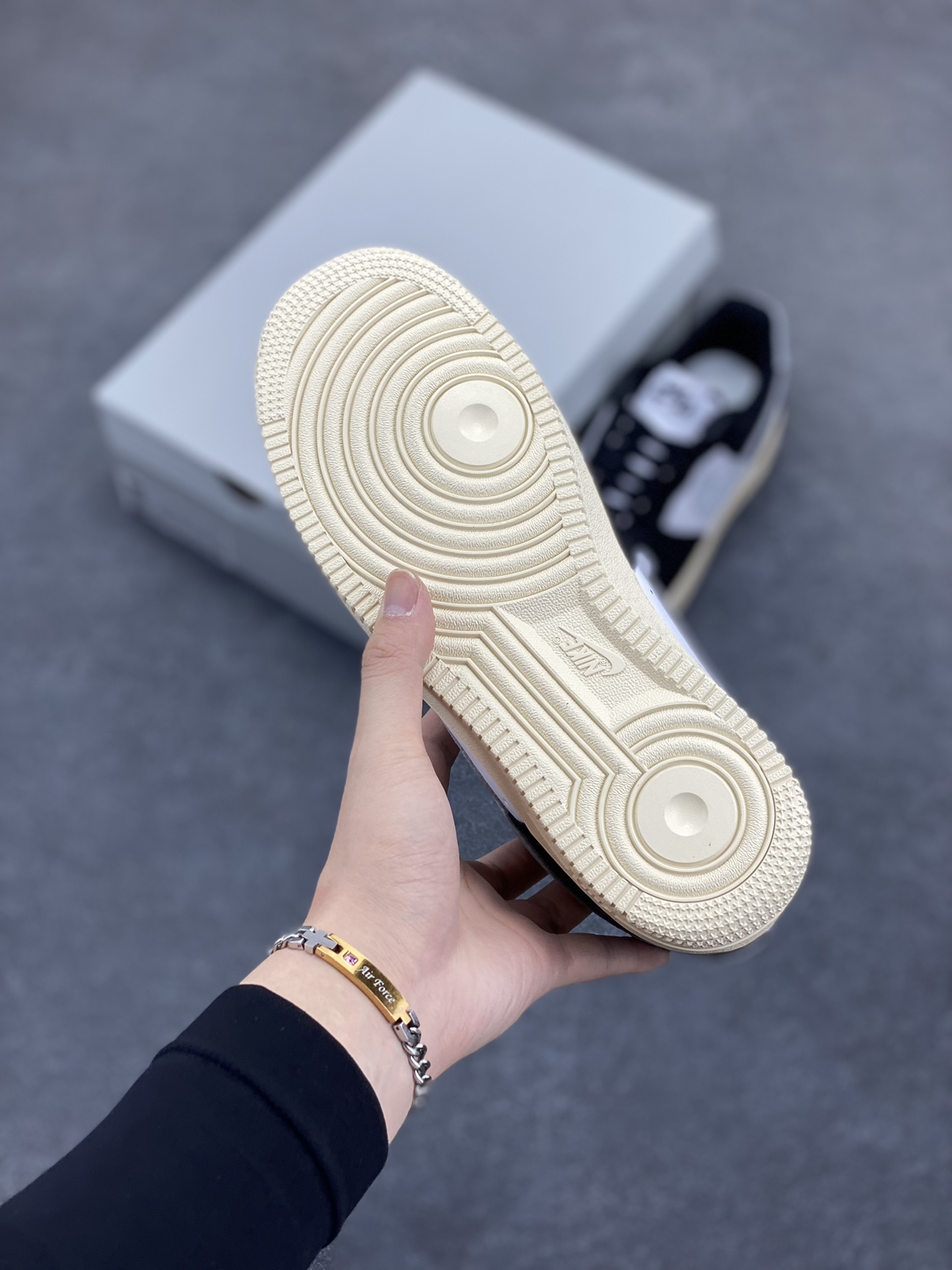 图片[5]-福利特价 Nike Air Force 1 Low 白黑灰 空军一号低帮运动休闲板鞋 原楦头原纸板 打造纯正空军版型#专注外贸渠道 全掌内置蜂窝气垫 #原盒配件 原厂中底钢印、拉帮完美 货号：FQ6848-101 尺码：36 36.5 37.5 38 38.5 39 40 40.5 41 42 42.5 43 44 44.5 45-选品中心