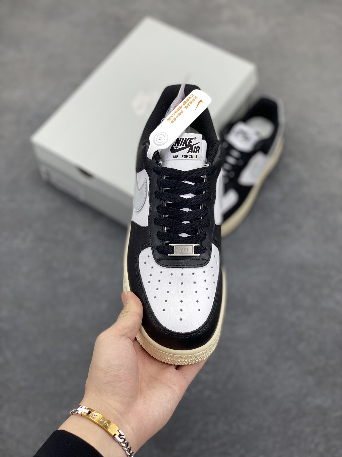 图片[2]-福利特价 Nike Air Force 1 Low 白黑灰 空军一号低帮运动休闲板鞋 原楦头原纸板 打造纯正空军版型#专注外贸渠道 全掌内置蜂窝气垫 #原盒配件 原厂中底钢印、拉帮完美 货号：FQ6848-101 尺码：36 36.5 37.5 38 38.5 39 40 40.5 41 42 42.5 43 44 44.5 45-选品中心