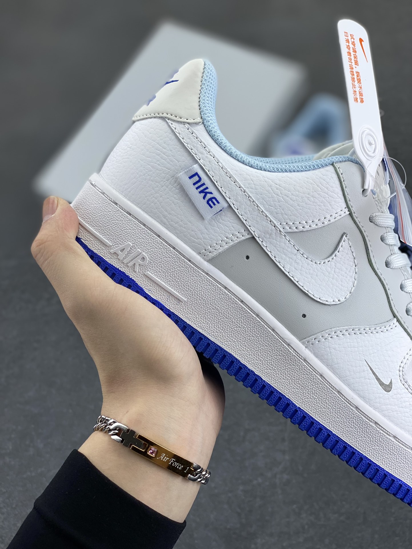 图片[6]-福利特价 Nike Air Force 1 Low 灰白蓝 空军一号低帮运动休闲板鞋 原楦头原纸板 打造纯正空军版型#专注外贸渠道 全掌内置蜂窝气垫 #原盒配件 原厂中底钢印、拉帮完美 货号：FB1844-111 尺码：36 36.5 37.5 38 38.5 39 40 40.5 41 42 42.5 43 44 44.5 45-选品中心