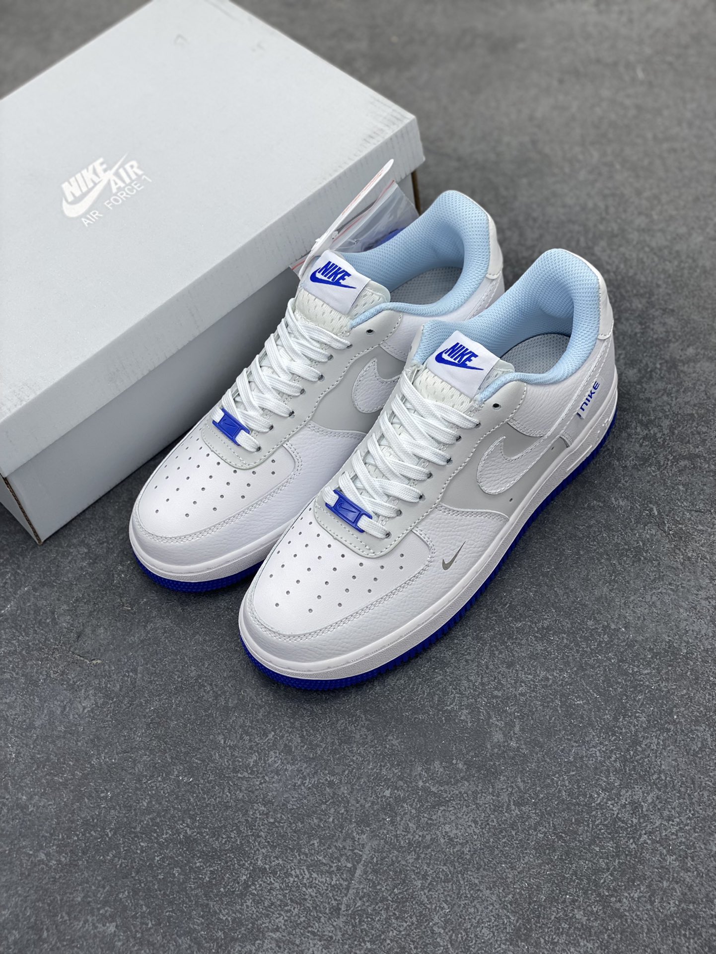 图片[8]-福利特价 Nike Air Force 1 Low 灰白蓝 空军一号低帮运动休闲板鞋 原楦头原纸板 打造纯正空军版型#专注外贸渠道 全掌内置蜂窝气垫 #原盒配件 原厂中底钢印、拉帮完美 货号：FB1844-111 尺码：36 36.5 37.5 38 38.5 39 40 40.5 41 42 42.5 43 44 44.5 45-选品中心