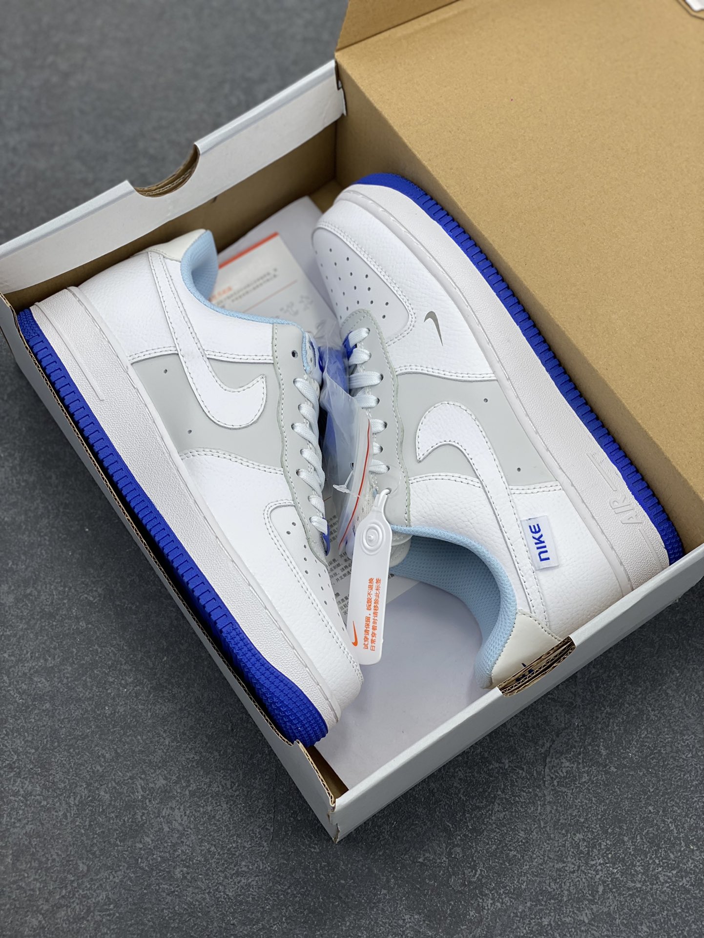 图片[9]-福利特价 Nike Air Force 1 Low 灰白蓝 空军一号低帮运动休闲板鞋 原楦头原纸板 打造纯正空军版型#专注外贸渠道 全掌内置蜂窝气垫 #原盒配件 原厂中底钢印、拉帮完美 货号：FB1844-111 尺码：36 36.5 37.5 38 38.5 39 40 40.5 41 42 42.5 43 44 44.5 45-选品中心