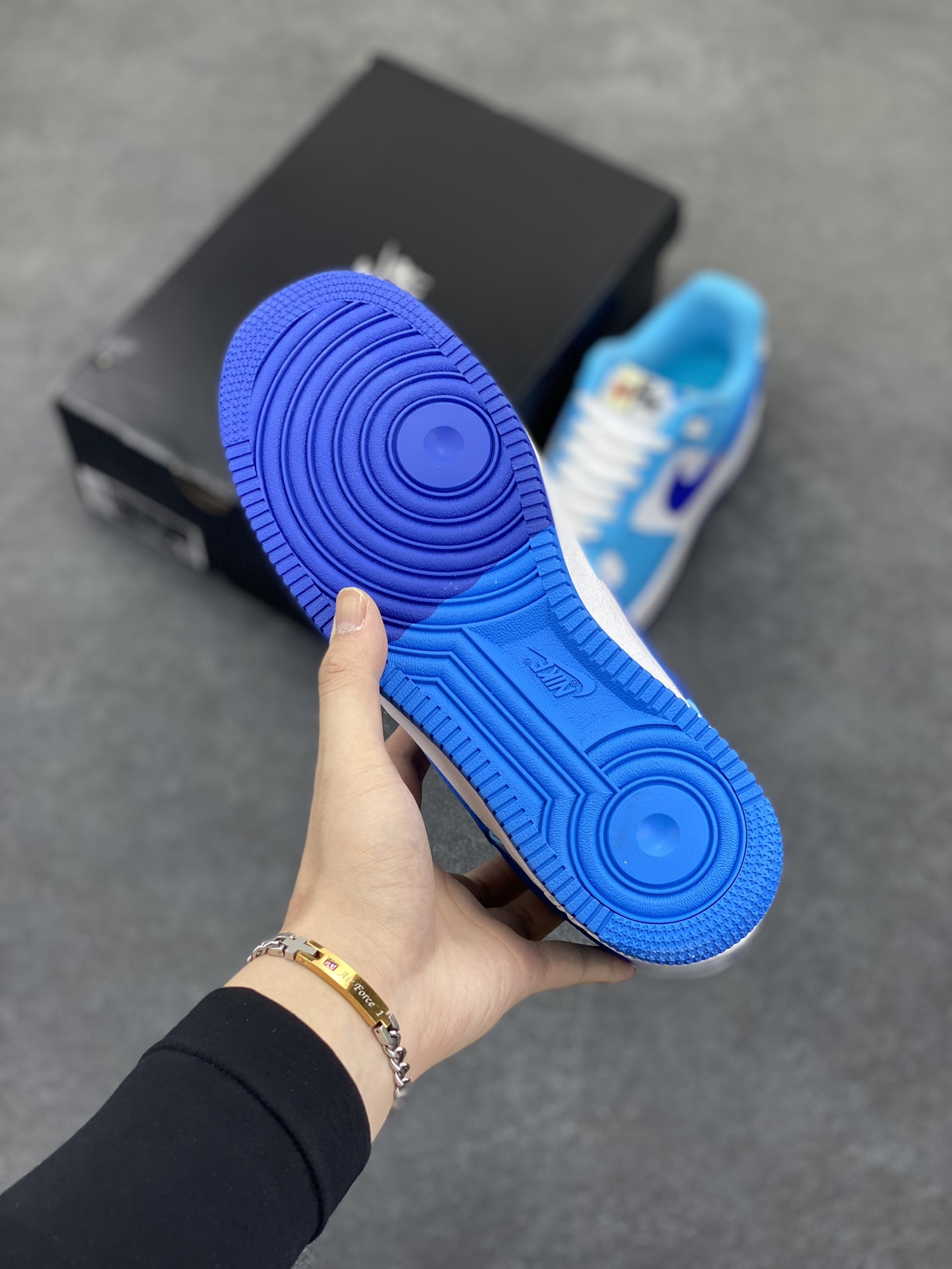 图片[5]-福利特价 NK Air Force 1 白蓝 空军一号运动板鞋 原楦头原纸板 打造纯正空军版型#专注外贸渠道 全掌内置蜂窝气垫 #原盒配件 原厂中底钢印、拉帮完美 货号：DZ2522-100 尺码：36 36.5 37.5 38 38.5 39 40 40.5 41 42 42.5 43 44 44.5 45-选品中心