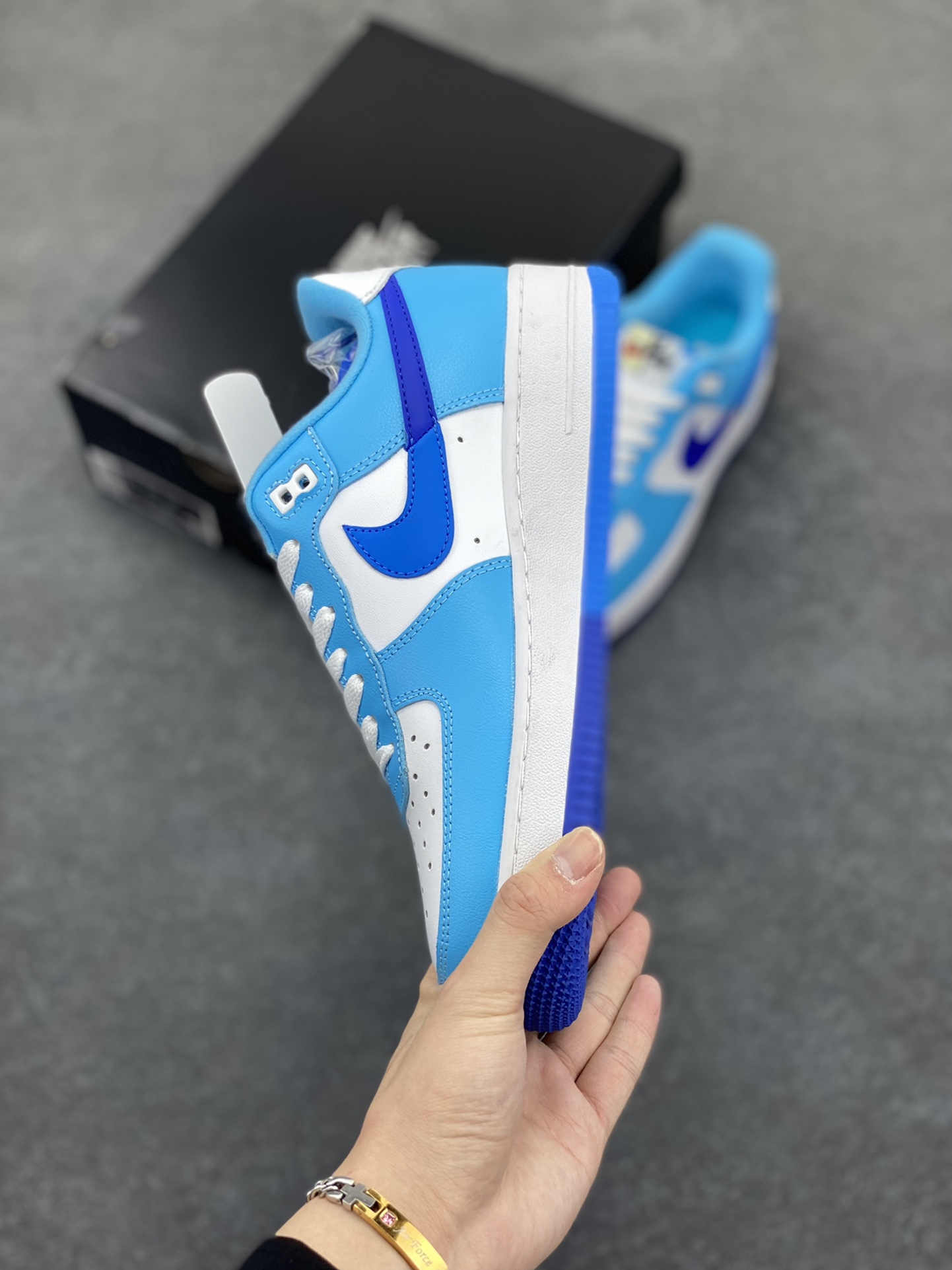 图片[3]-福利特价 NK Air Force 1 白蓝 空军一号运动板鞋 原楦头原纸板 打造纯正空军版型#专注外贸渠道 全掌内置蜂窝气垫 #原盒配件 原厂中底钢印、拉帮完美 货号：DZ2522-100 尺码：36 36.5 37.5 38 38.5 39 40 40.5 41 42 42.5 43 44 44.5 45-选品中心