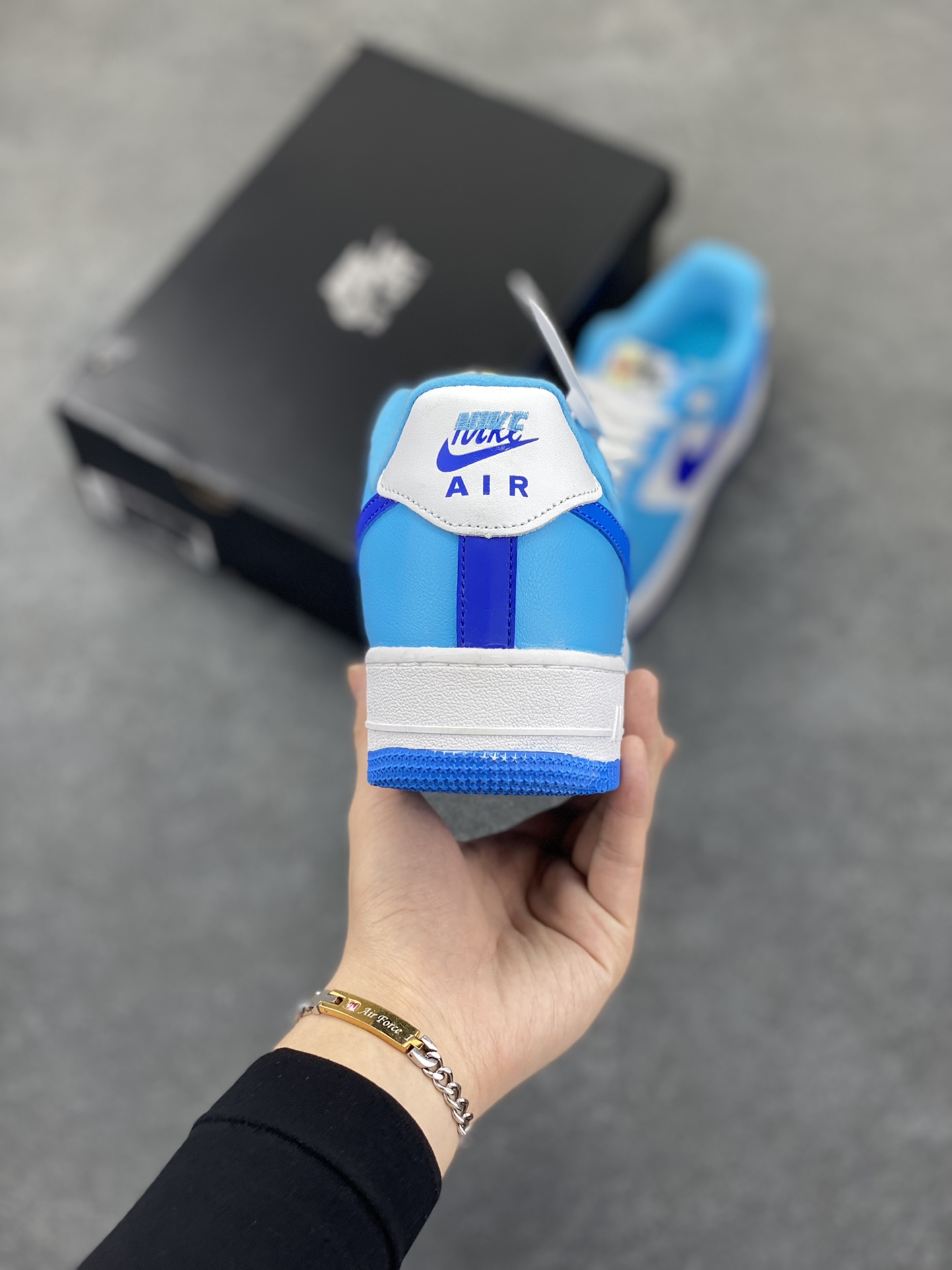 图片[4]-福利特价 NK Air Force 1 白蓝 空军一号运动板鞋 原楦头原纸板 打造纯正空军版型#专注外贸渠道 全掌内置蜂窝气垫 #原盒配件 原厂中底钢印、拉帮完美 货号：DZ2522-100 尺码：36 36.5 37.5 38 38.5 39 40 40.5 41 42 42.5 43 44 44.5 45-选品中心