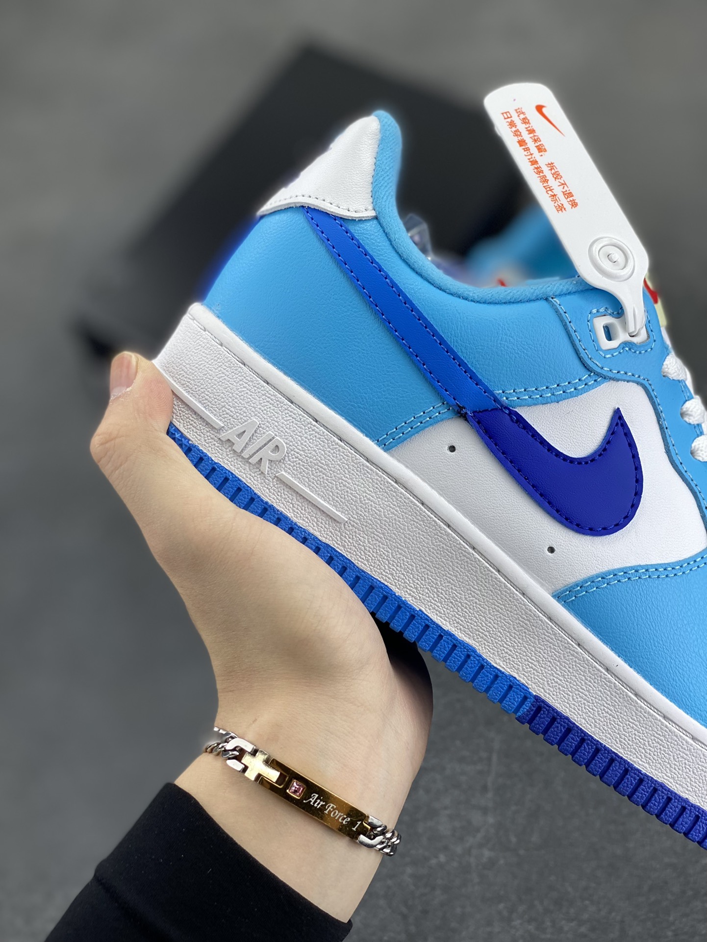 图片[6]-福利特价 NK Air Force 1 白蓝 空军一号运动板鞋 原楦头原纸板 打造纯正空军版型#专注外贸渠道 全掌内置蜂窝气垫 #原盒配件 原厂中底钢印、拉帮完美 货号：DZ2522-100 尺码：36 36.5 37.5 38 38.5 39 40 40.5 41 42 42.5 43 44 44.5 45-选品中心