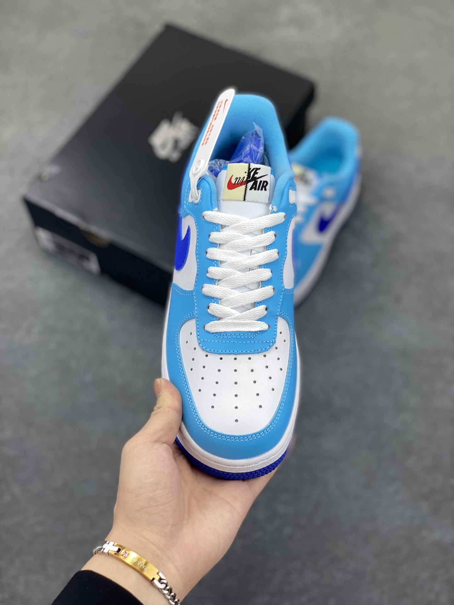 图片[2]-福利特价 NK Air Force 1 白蓝 空军一号运动板鞋 原楦头原纸板 打造纯正空军版型#专注外贸渠道 全掌内置蜂窝气垫 #原盒配件 原厂中底钢印、拉帮完美 货号：DZ2522-100 尺码：36 36.5 37.5 38 38.5 39 40 40.5 41 42 42.5 43 44 44.5 45-选品中心