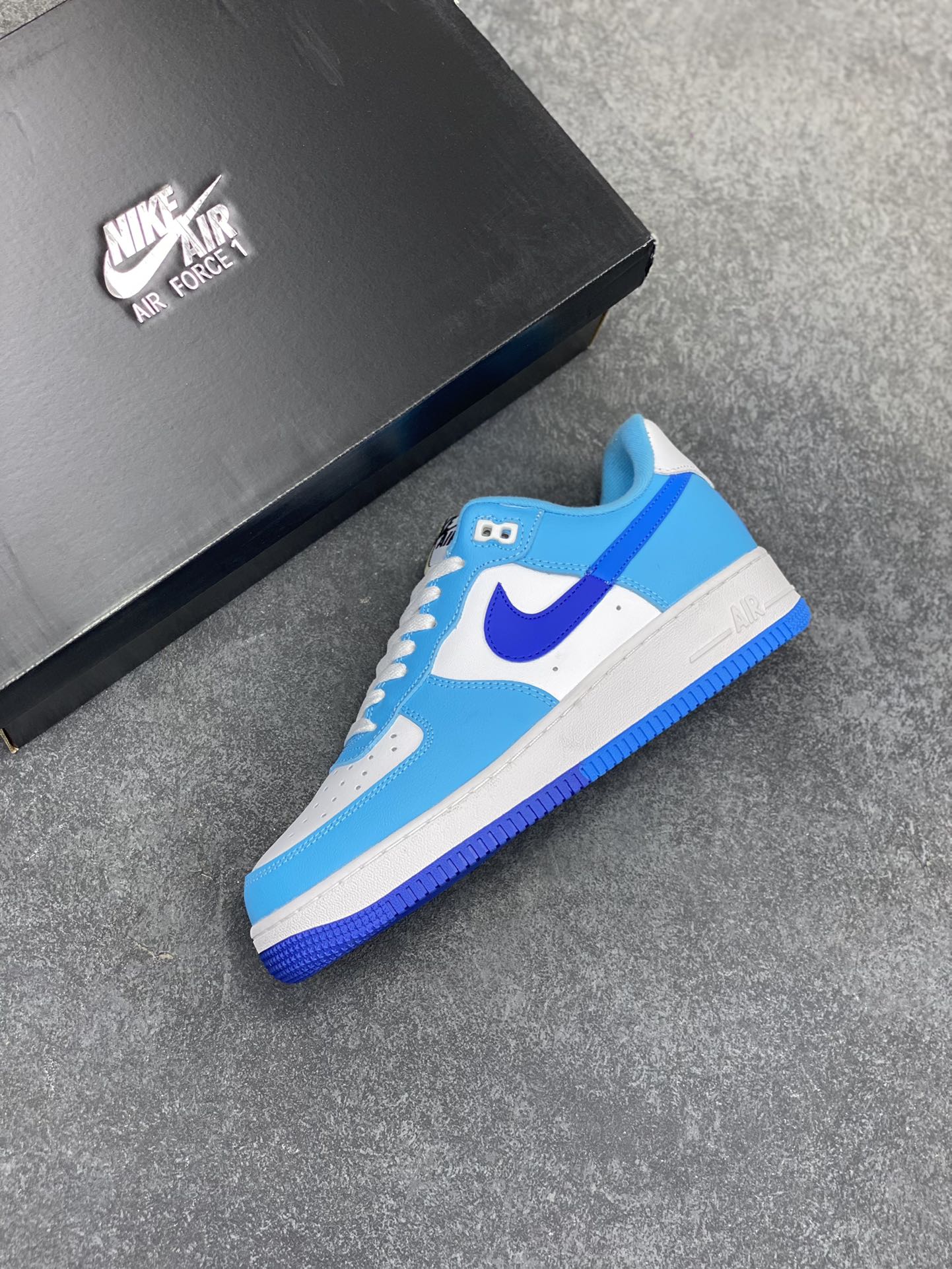 图片[7]-福利特价 NK Air Force 1 白蓝 空军一号运动板鞋 原楦头原纸板 打造纯正空军版型#专注外贸渠道 全掌内置蜂窝气垫 #原盒配件 原厂中底钢印、拉帮完美 货号：DZ2522-100 尺码：36 36.5 37.5 38 38.5 39 40 40.5 41 42 42.5 43 44 44.5 45-选品中心