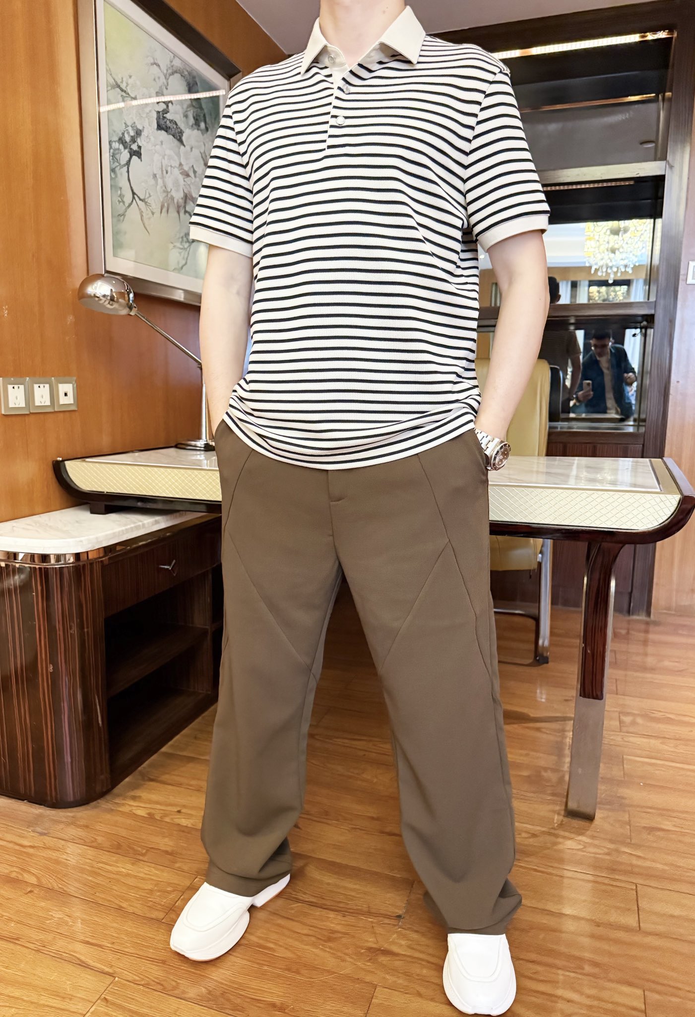 NO:137871,Jenia-2025 counter latest hot polo shipments, hot-selling items in European and American counters!  Selected Italian imported fine cotton design, striped design and custom buttons are elegant and fashionable, and the upper body effect needs no more. The code number m-3xl (model 173/130 wear m, with Hong Kong Lane Crawford gift box packaging), zegna, alexander wang19860909杰尼亚-2025专柜最新爆款polo出货 欧美专柜热销单品！精选意大利进口精棉设计,条纹设计和定制纽扣雅致不失时尚 上身效果不用多说.码数m-3xl（模特173/130穿m,配香港连卡佛礼盒包装）,,zegna,alexander wang,Men's clothing