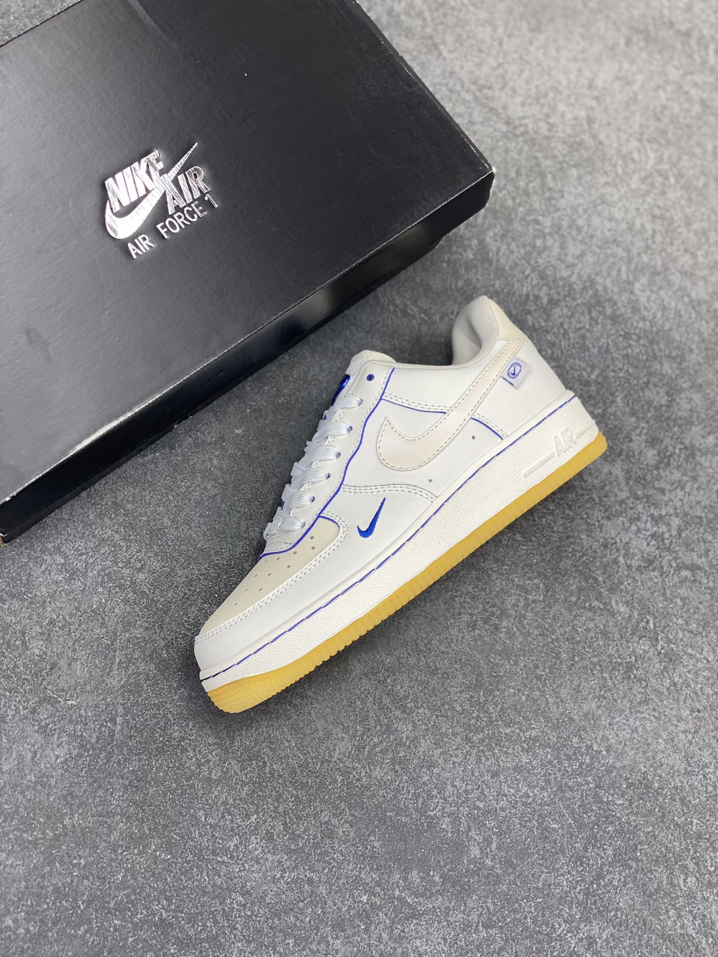 图片[7]-福利特价 Nike Air Force 1 Low 07 布鲁克林群岛白蓝 原楦头原纸板 打造纯正空军版型 专注外贸渠道 全掌内置蜂窝气垫 #原盒配件 原厂中底钢印、拉帮完美 货号：FB1839-111 尺码：36 36.5 37.5 38 38.5 39 40 40.5 41 42 42.5 43 44 44.5 45-选品中心