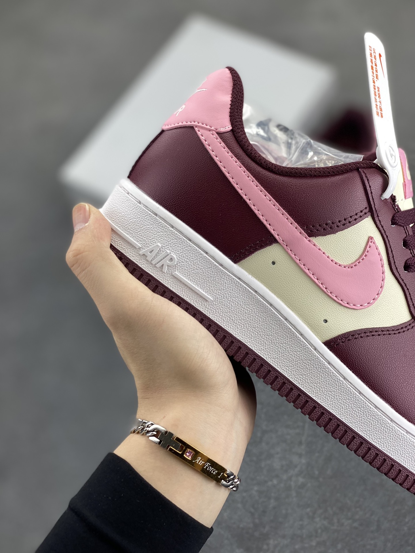 图片[6]-福利特价 Nike Air Force 1‘07 Low 粉红情人节 空军一号低帮休闲板鞋 原楦头原纸板 打造纯正空军版型#专注外贸渠道 全掌内置蜂窝气垫 #原盒配件 原厂中底钢印、拉帮完美 货号：FD9925-161 尺码：36 36.5 37.5 38 38.5 39 40 40.5 41 42 42.5 43 44 44.5 45-选品中心