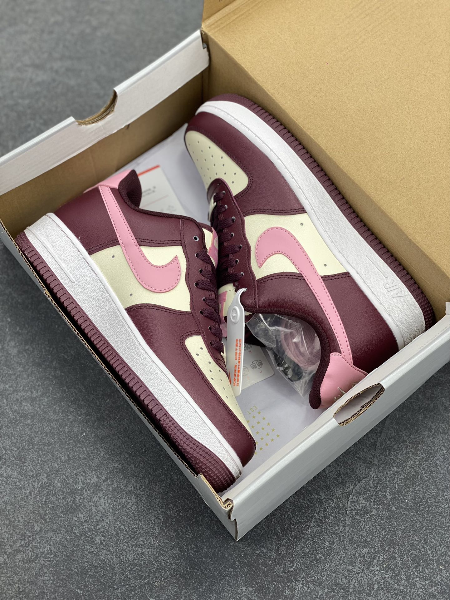 图片[9]-福利特价 Nike Air Force 1‘07 Low 粉红情人节 空军一号低帮休闲板鞋 原楦头原纸板 打造纯正空军版型#专注外贸渠道 全掌内置蜂窝气垫 #原盒配件 原厂中底钢印、拉帮完美 货号：FD9925-161 尺码：36 36.5 37.5 38 38.5 39 40 40.5 41 42 42.5 43 44 44.5 45-选品中心