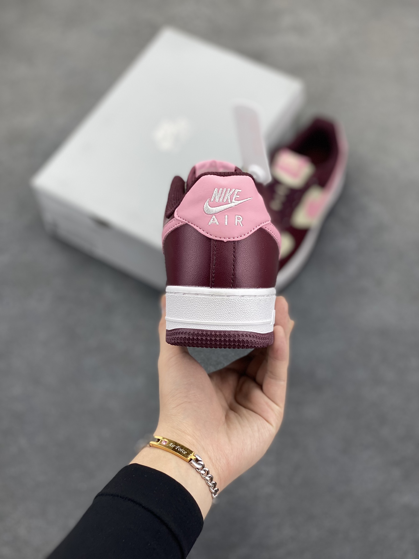 图片[4]-福利特价 Nike Air Force 1‘07 Low 粉红情人节 空军一号低帮休闲板鞋 原楦头原纸板 打造纯正空军版型#专注外贸渠道 全掌内置蜂窝气垫 #原盒配件 原厂中底钢印、拉帮完美 货号：FD9925-161 尺码：36 36.5 37.5 38 38.5 39 40 40.5 41 42 42.5 43 44 44.5 45-选品中心