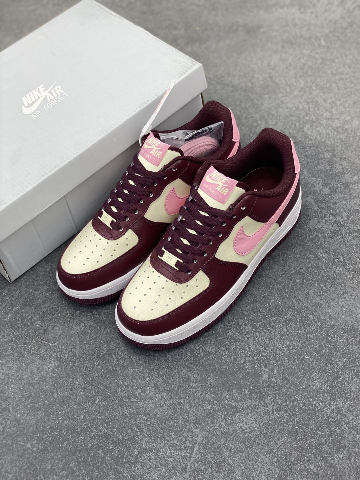 图片[8]-福利特价 Nike Air Force 1‘07 Low 粉红情人节 空军一号低帮休闲板鞋 原楦头原纸板 打造纯正空军版型#专注外贸渠道 全掌内置蜂窝气垫 #原盒配件 原厂中底钢印、拉帮完美 货号：FD9925-161 尺码：36 36.5 37.5 38 38.5 39 40 40.5 41 42 42.5 43 44 44.5 45-选品中心