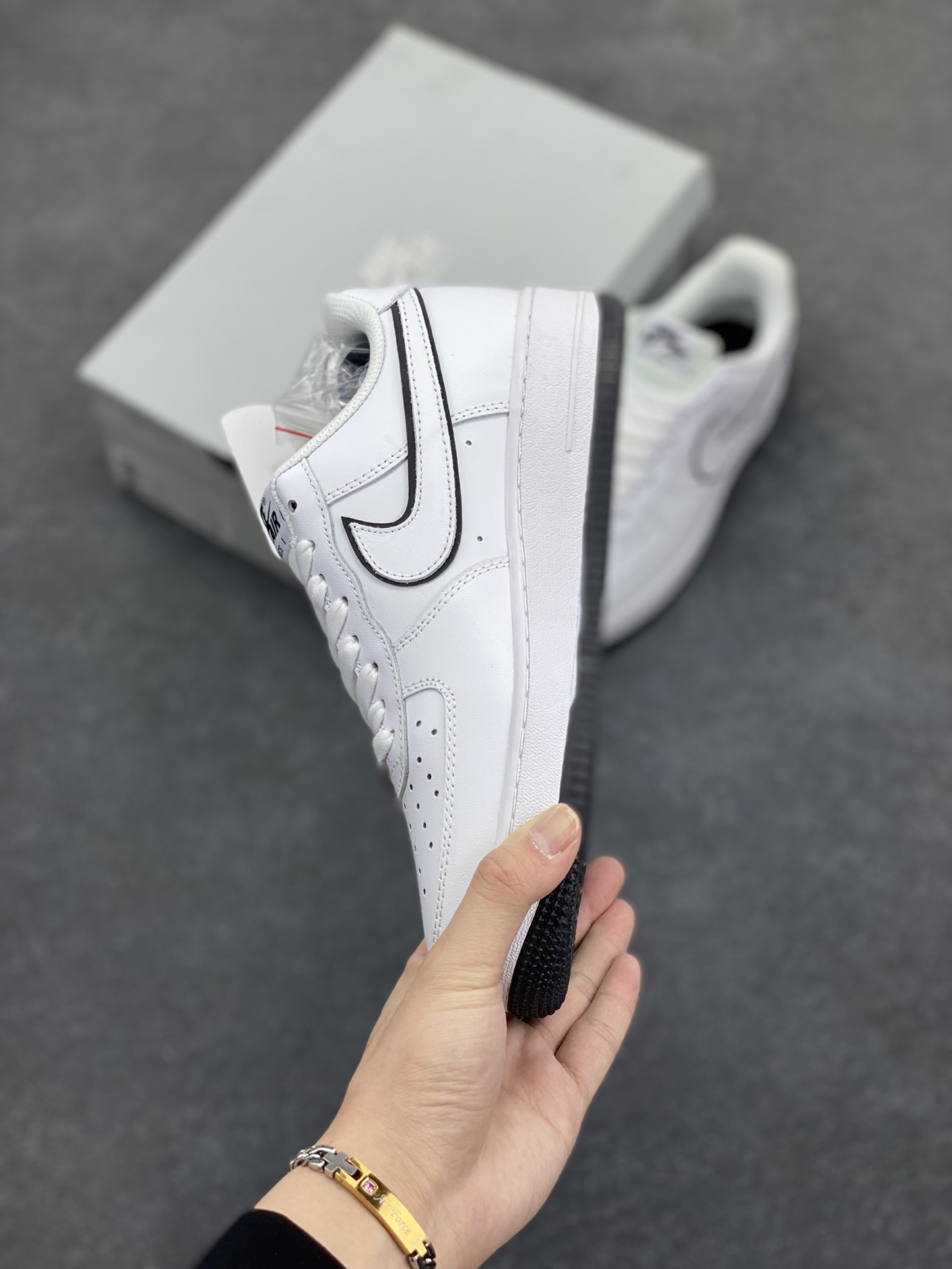 图片[3]-福利特价 Nike Air Force 1 Low 白黑边 空军一号低帮运动休闲板鞋 原楦头原纸板 打造纯正空军版型 专注外贸渠道 全掌内置蜂窝气垫 原盒配件 原厂中底钢印、拉帮完美 货号：DV0788-103 尺码：36 36.5 37.5 38 38.5 39 40 40.5 41 42 42.5 43 44 44.5 45-选品中心