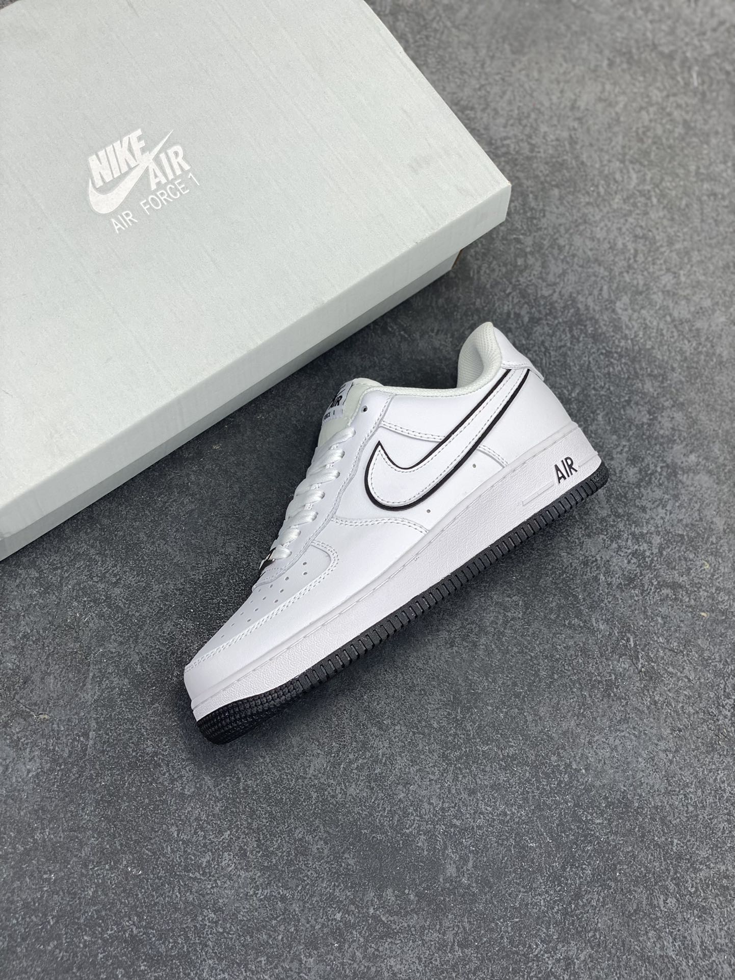 图片[7]-福利特价 Nike Air Force 1 Low 白黑边 空军一号低帮运动休闲板鞋 原楦头原纸板 打造纯正空军版型 专注外贸渠道 全掌内置蜂窝气垫 原盒配件 原厂中底钢印、拉帮完美 货号：DV0788-103 尺码：36 36.5 37.5 38 38.5 39 40 40.5 41 42 42.5 43 44 44.5 45-选品中心