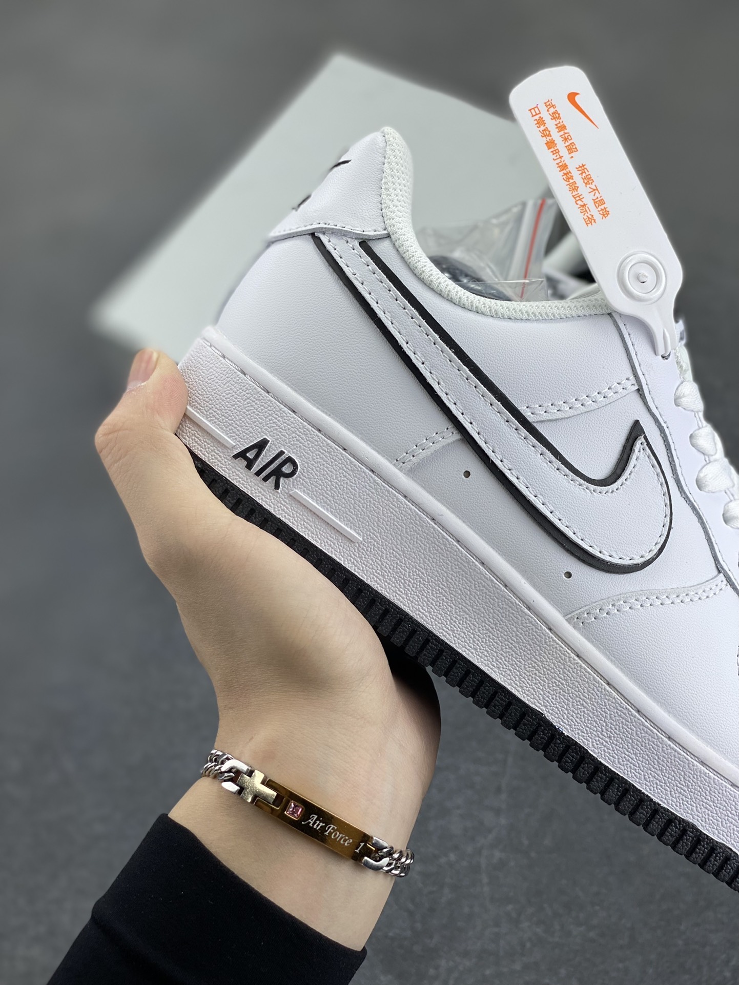 图片[6]-福利特价 Nike Air Force 1 Low 白黑边 空军一号低帮运动休闲板鞋 原楦头原纸板 打造纯正空军版型 专注外贸渠道 全掌内置蜂窝气垫 原盒配件 原厂中底钢印、拉帮完美 货号：DV0788-103 尺码：36 36.5 37.5 38 38.5 39 40 40.5 41 42 42.5 43 44 44.5 45-选品中心